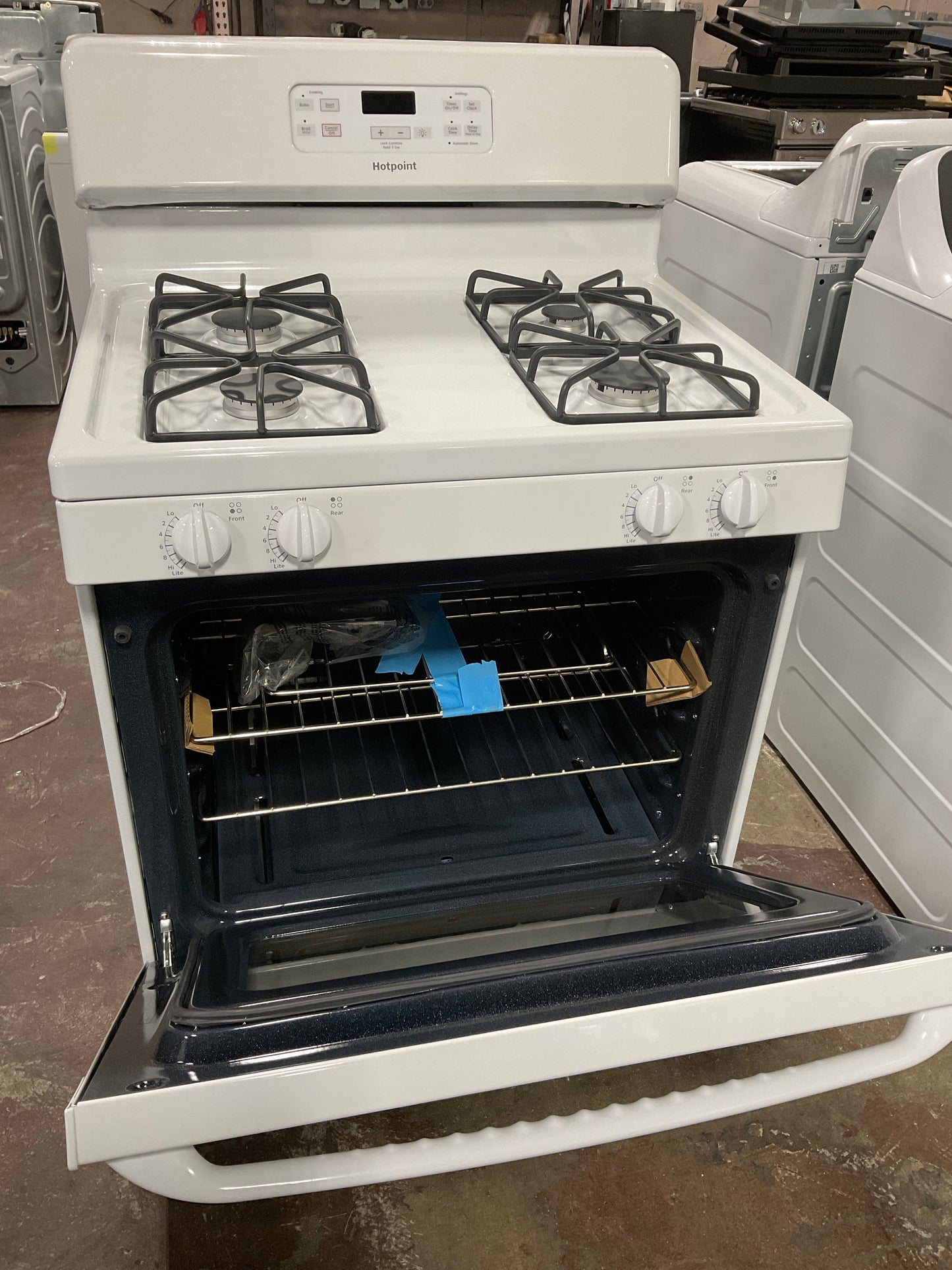 GE Hotpoint® 30" Free-Standing Standard Clean Gas Range