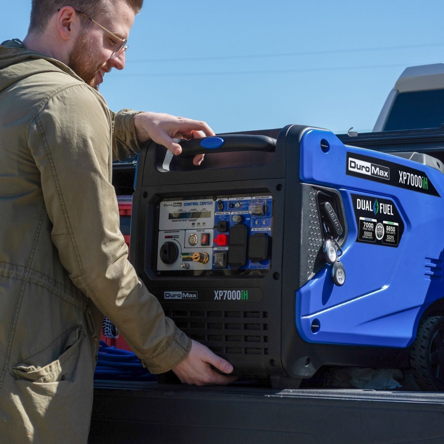 DuroMax XP7000iH Dual Fuel 9000W/7000W Portable Inverter Generator | CO Alert