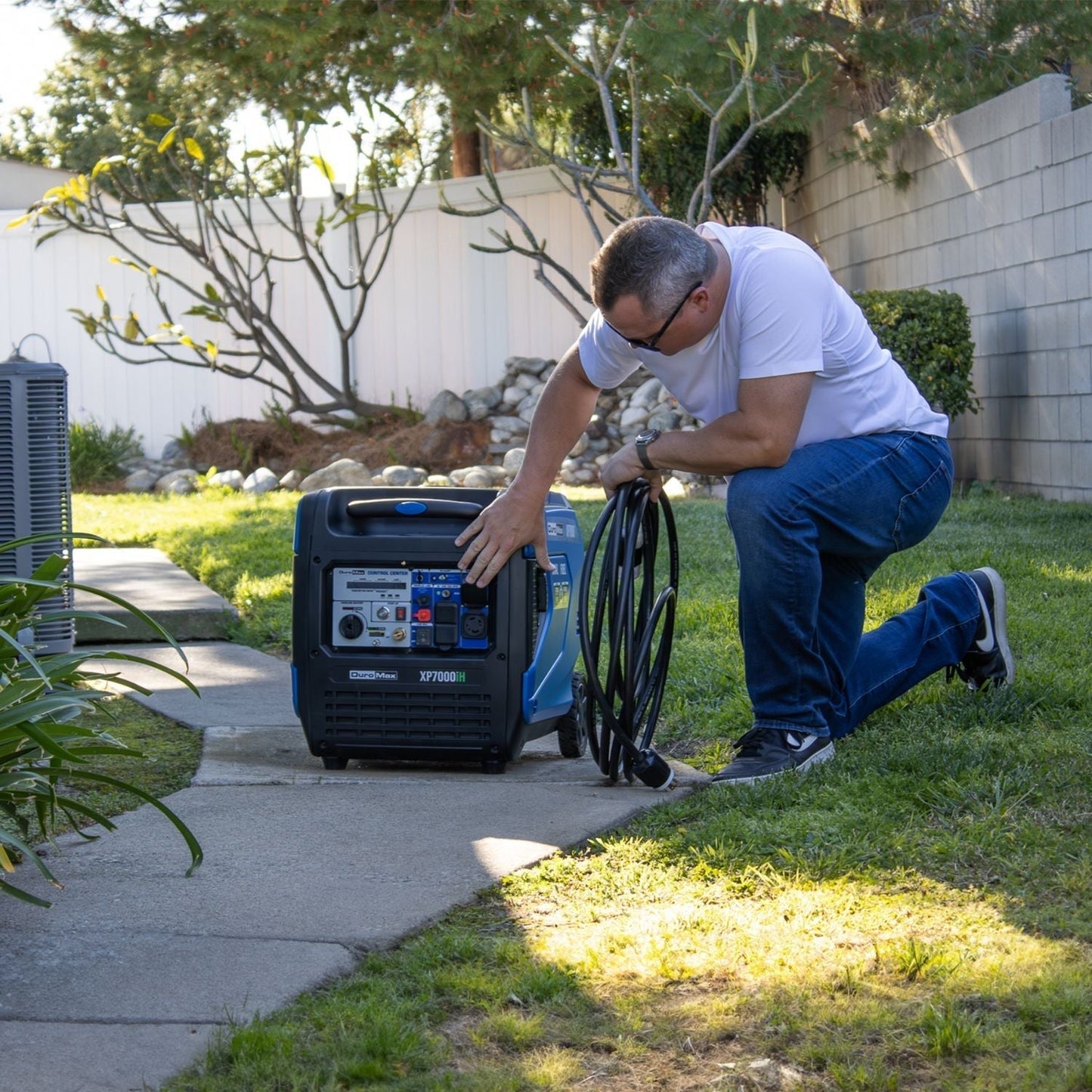 DuroMax XP7000iH Dual Fuel 9000W/7000W Portable Inverter Generator | CO Alert