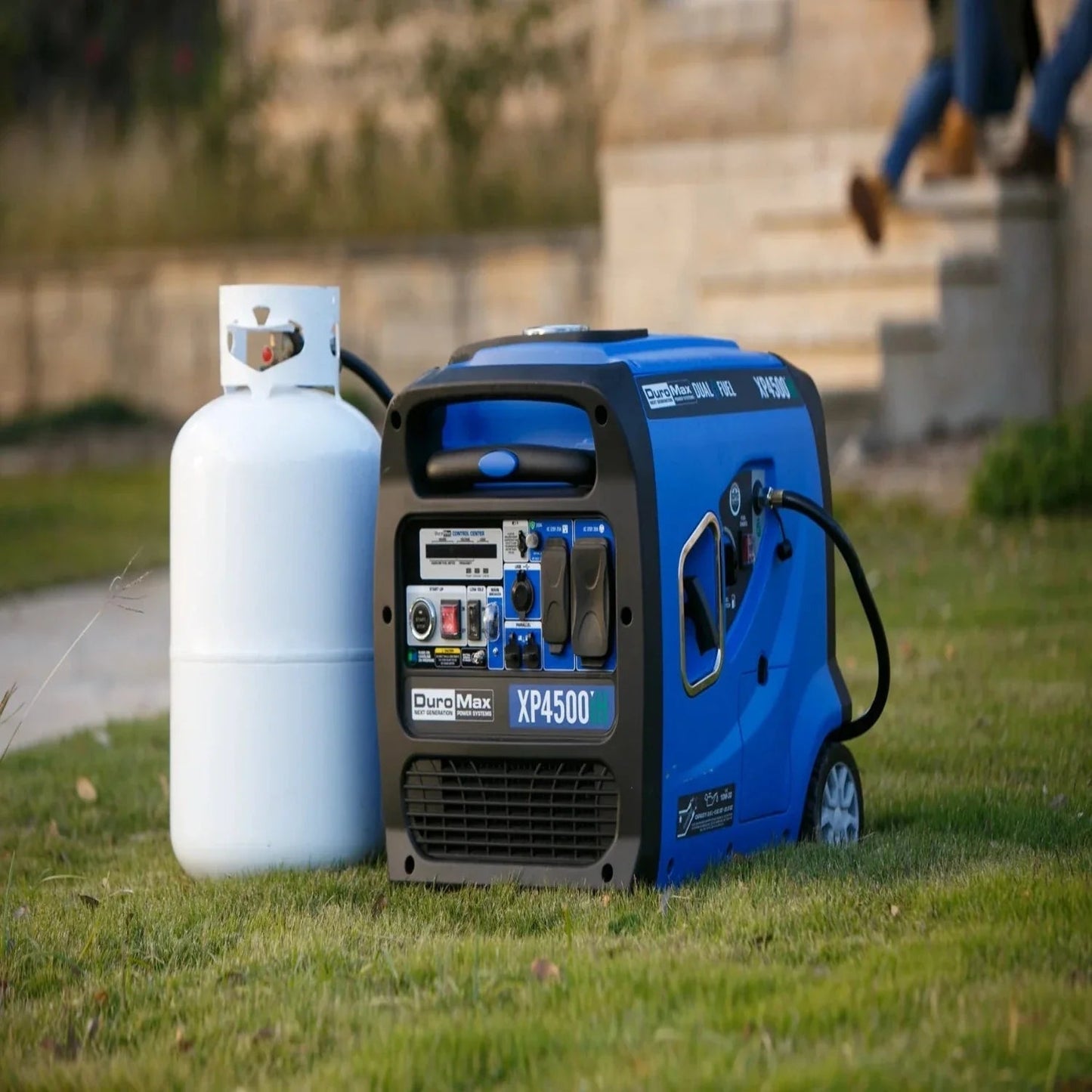 DuroMax XP4500iH Dual Fuel 3420W/4500W Portable Inverter Generator | CO Alert