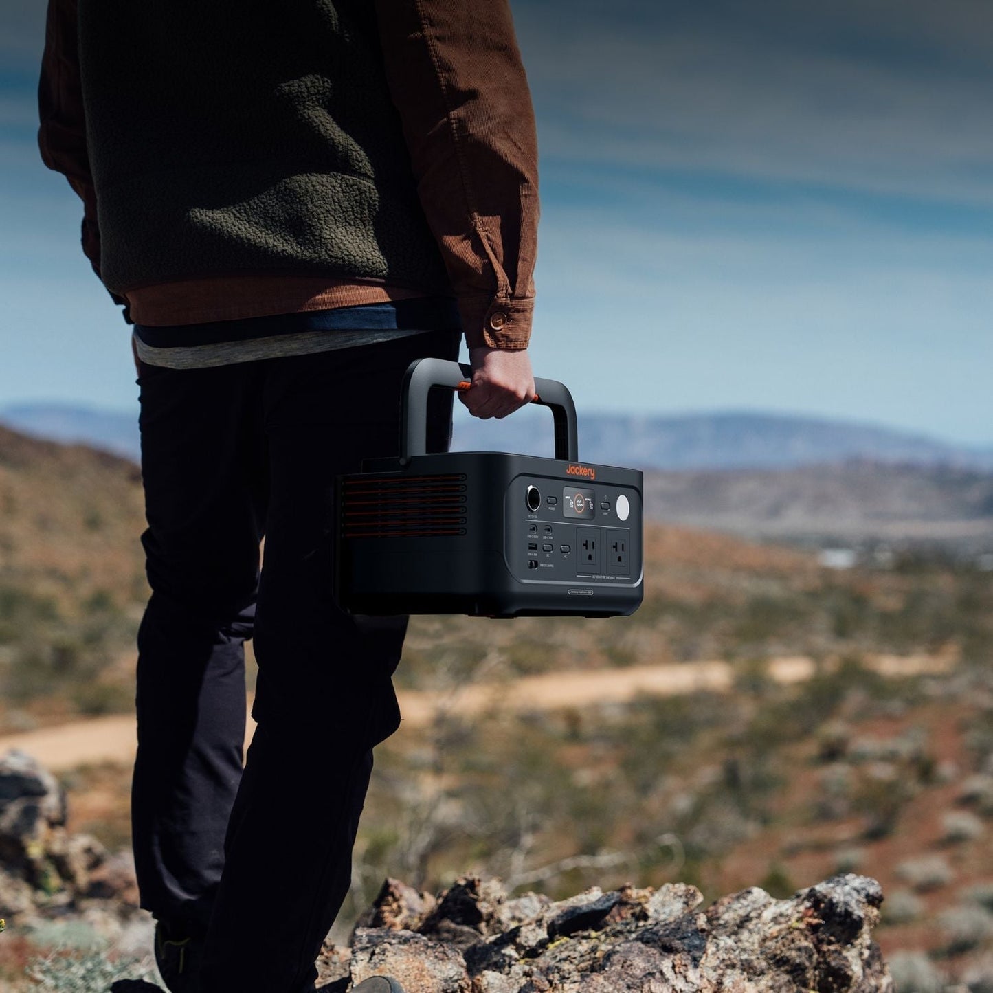 Jackery Explorer 600 v2 Portable Power Station | 640Wh | 500W | 200W Solar Input