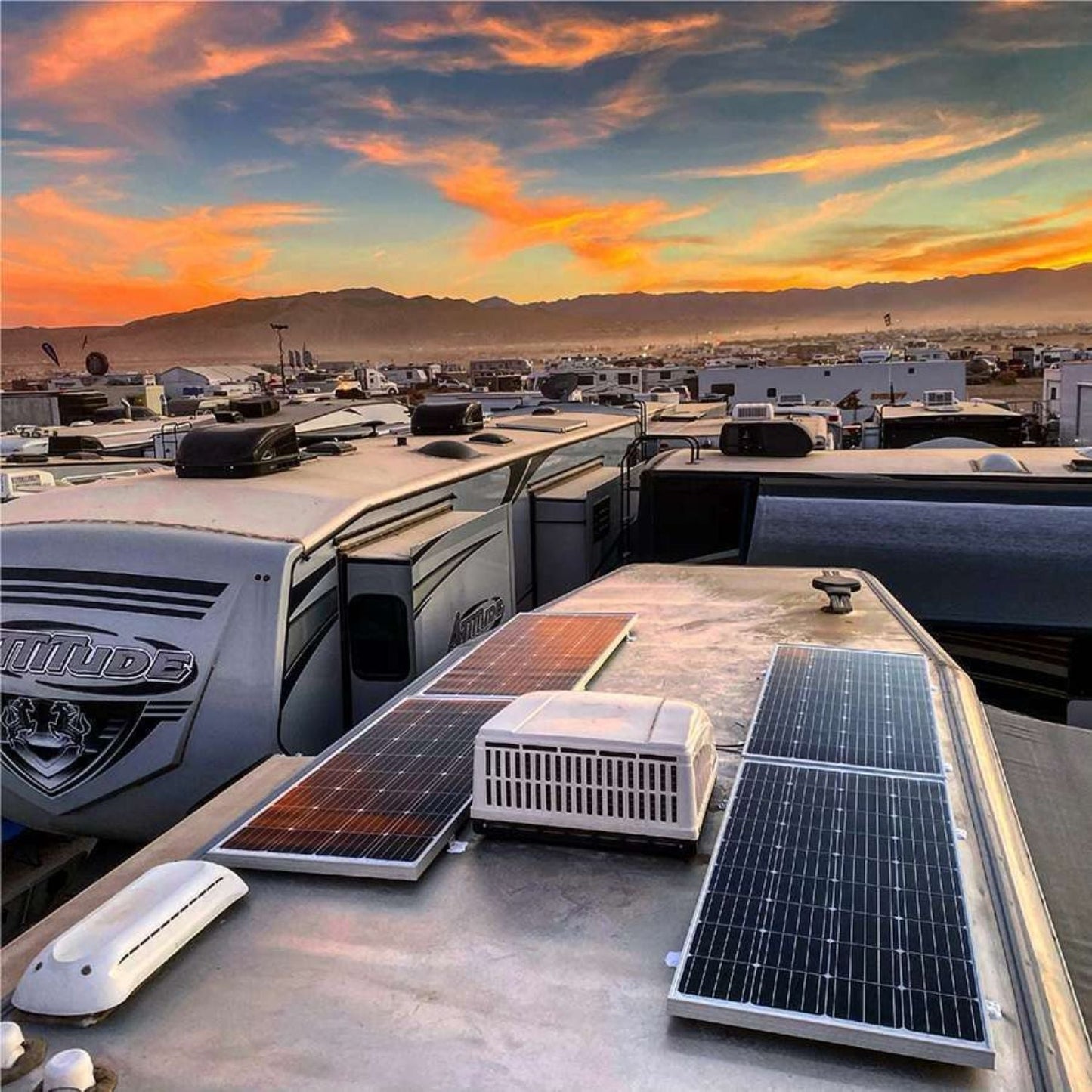 Go Power! Solar Extreme 600 Watt Charging System