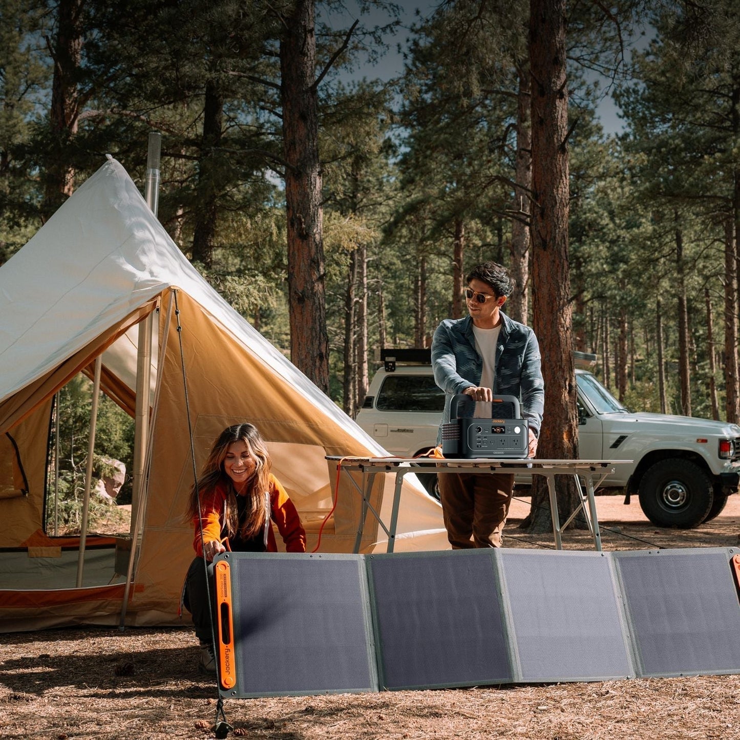 Jackery Explorer 600 v2 Portable Power Station | 640Wh | 500W | 200W Solar Input