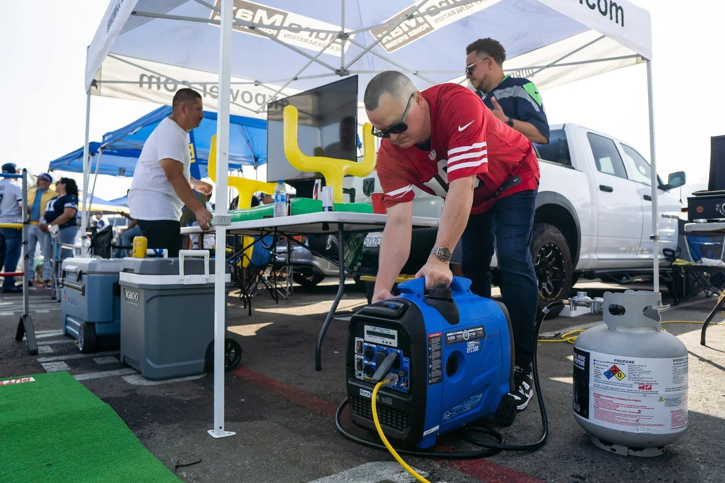 DuroMax XP4500iH Dual Fuel 3420W/4500W Portable Inverter Generator | CO Alert