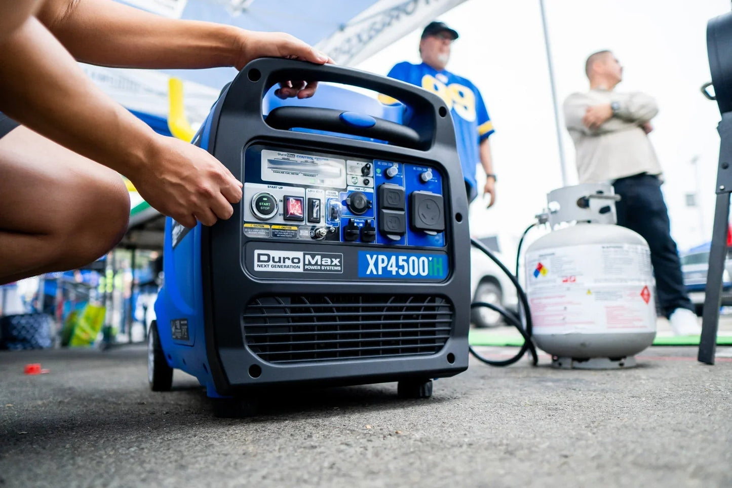 DuroMax XP4500iH Dual Fuel 3420W/4500W Portable Inverter Generator | CO Alert