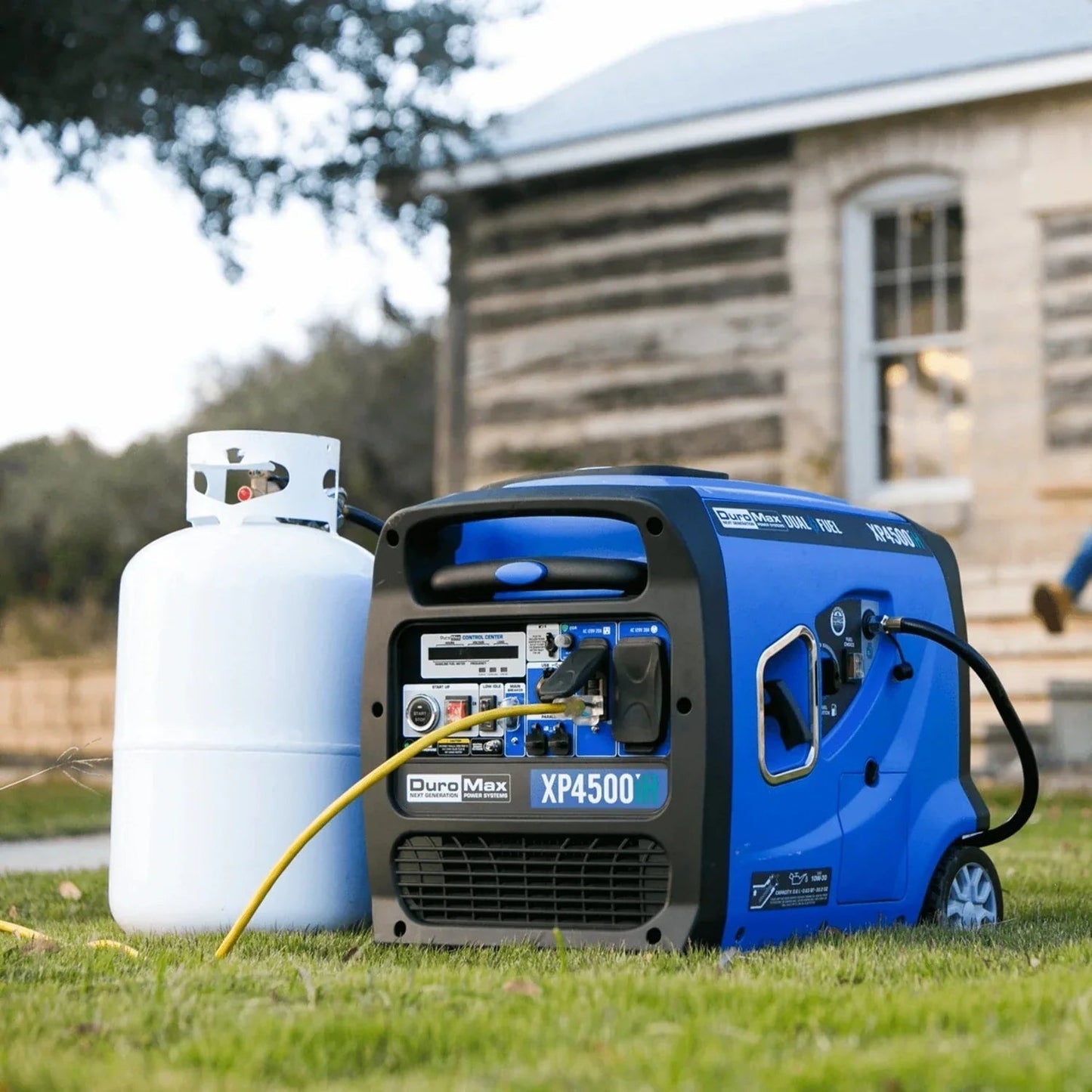 DuroMax XP4500iH Dual Fuel 3420W/4500W Portable Inverter Generator | CO Alert