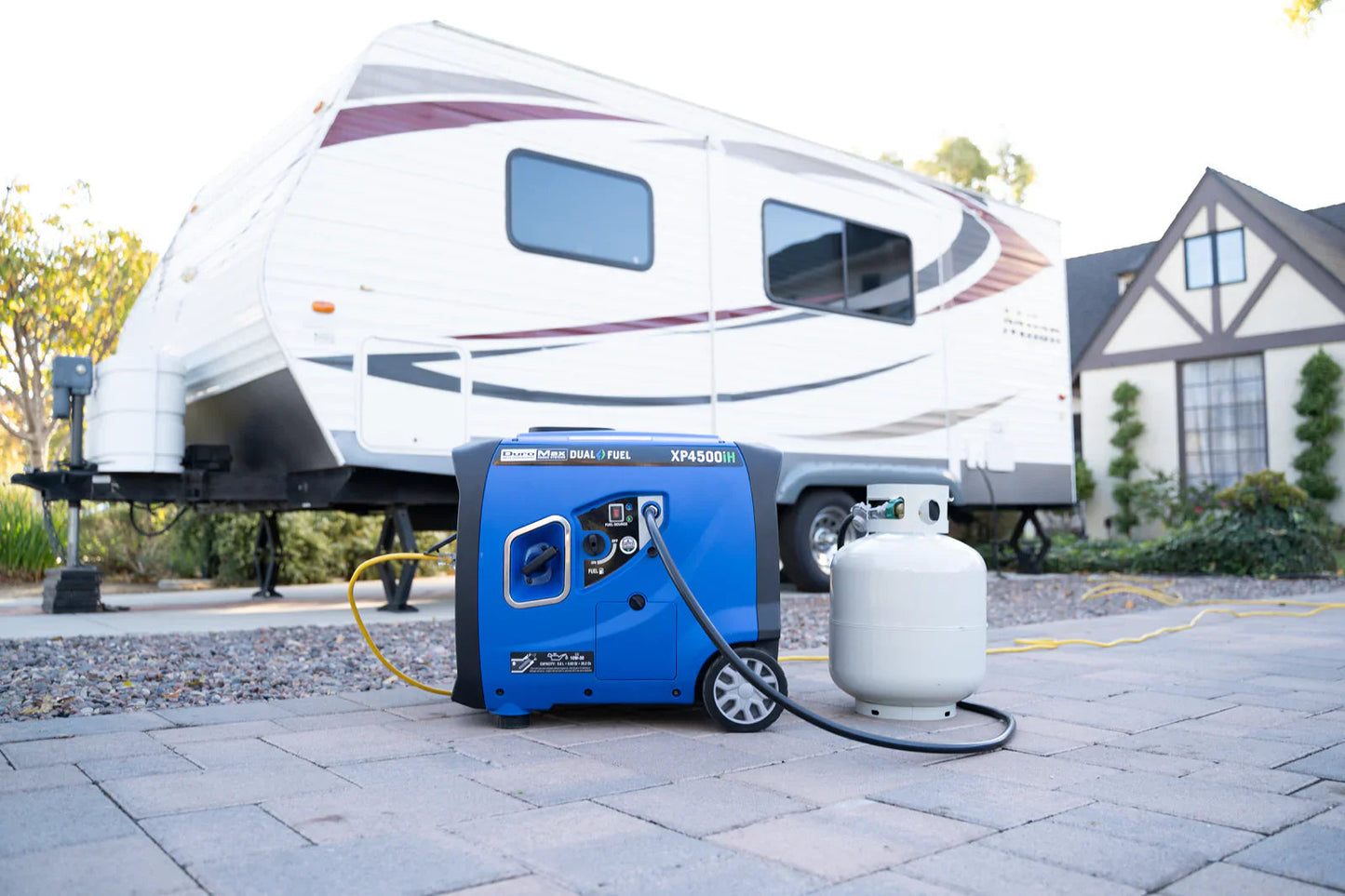 DuroMax XP4500iH Dual Fuel 3420W/4500W Portable Inverter Generator | CO Alert