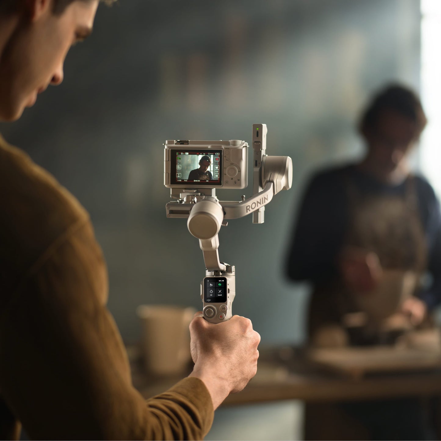 DJI RS 4 Mini Combo - Handheld Camera Stabilizer
