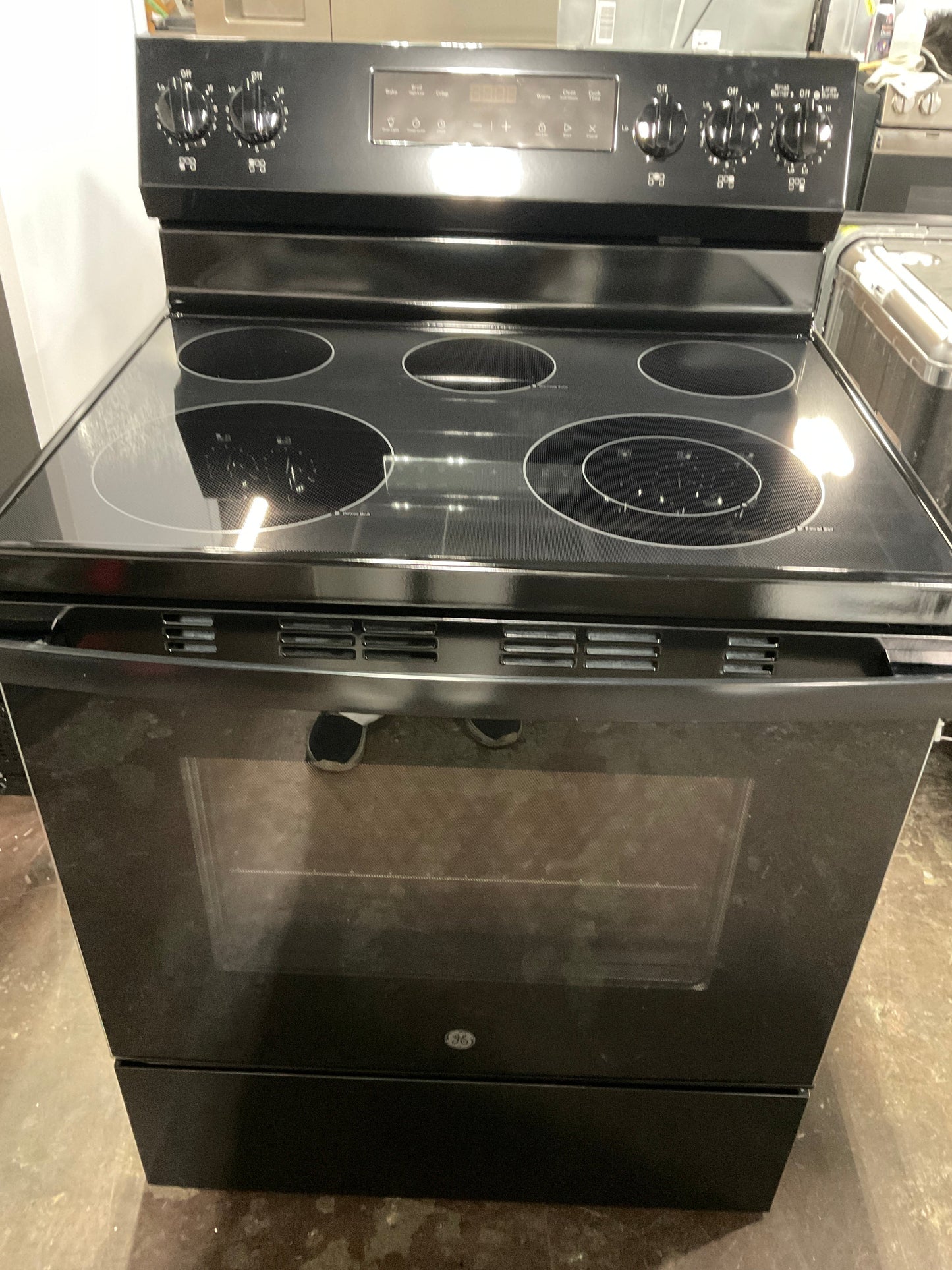 GE® ENERGY STAR® 30" Free-Standing Electric Range with Crisp Mode