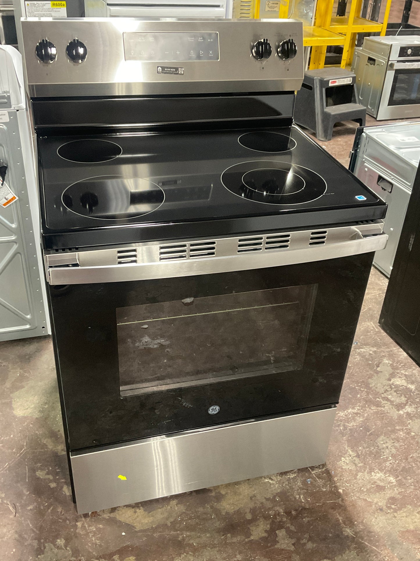 GE GE® ENERGY STAR® 30" Free-Standing Electric Range