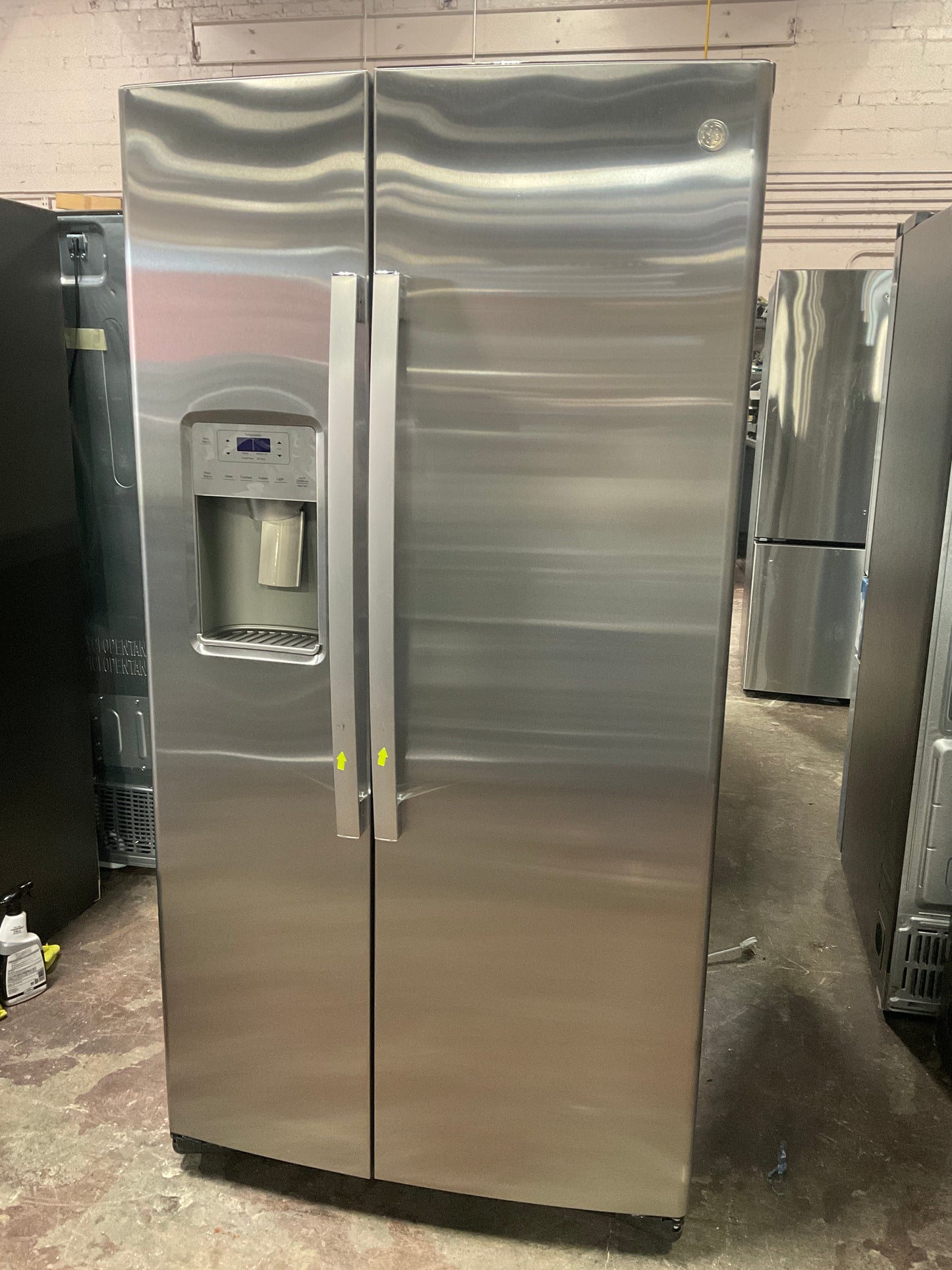 GE 25.1 Cu. Ft. Fingerprint Resistant Side-By-Side Refrigerator