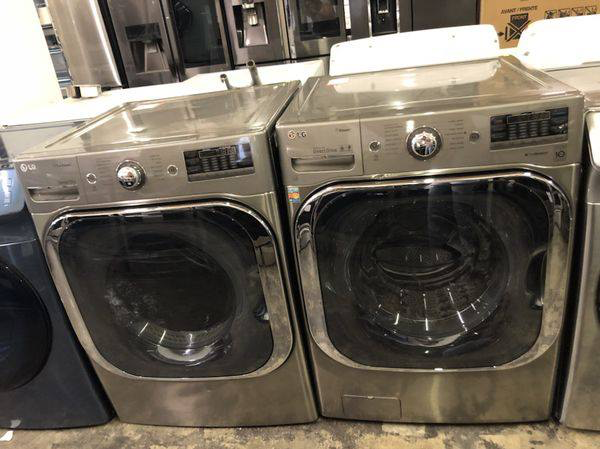 LG LARGE CAPACITY WASHER AND DRYER SET in Graphite Steel