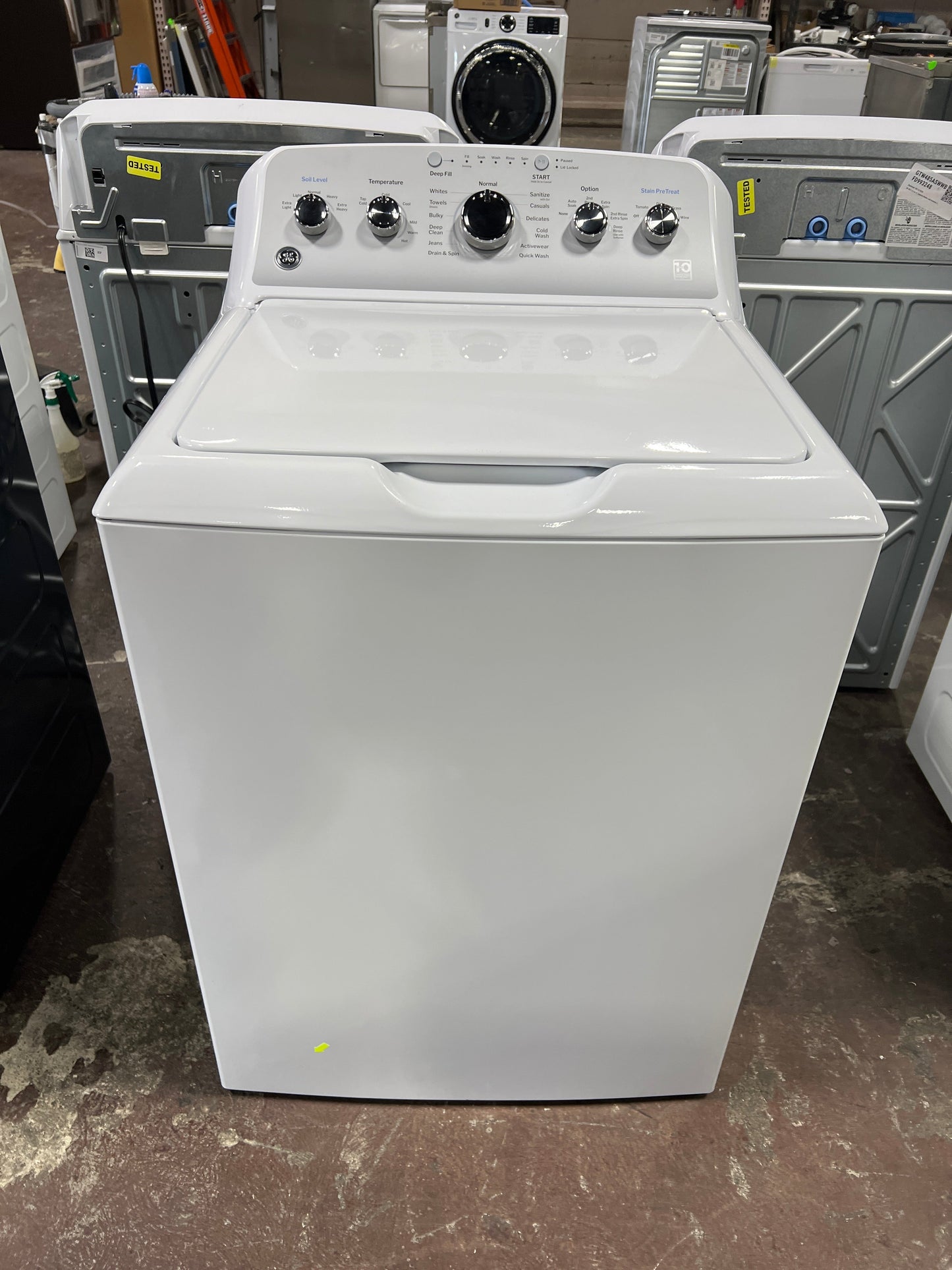 GE GE® ENERGY STAR® 4.6 cu. ft. Capacity Washer with Stainless Steel Basket and Stain PreTreat
