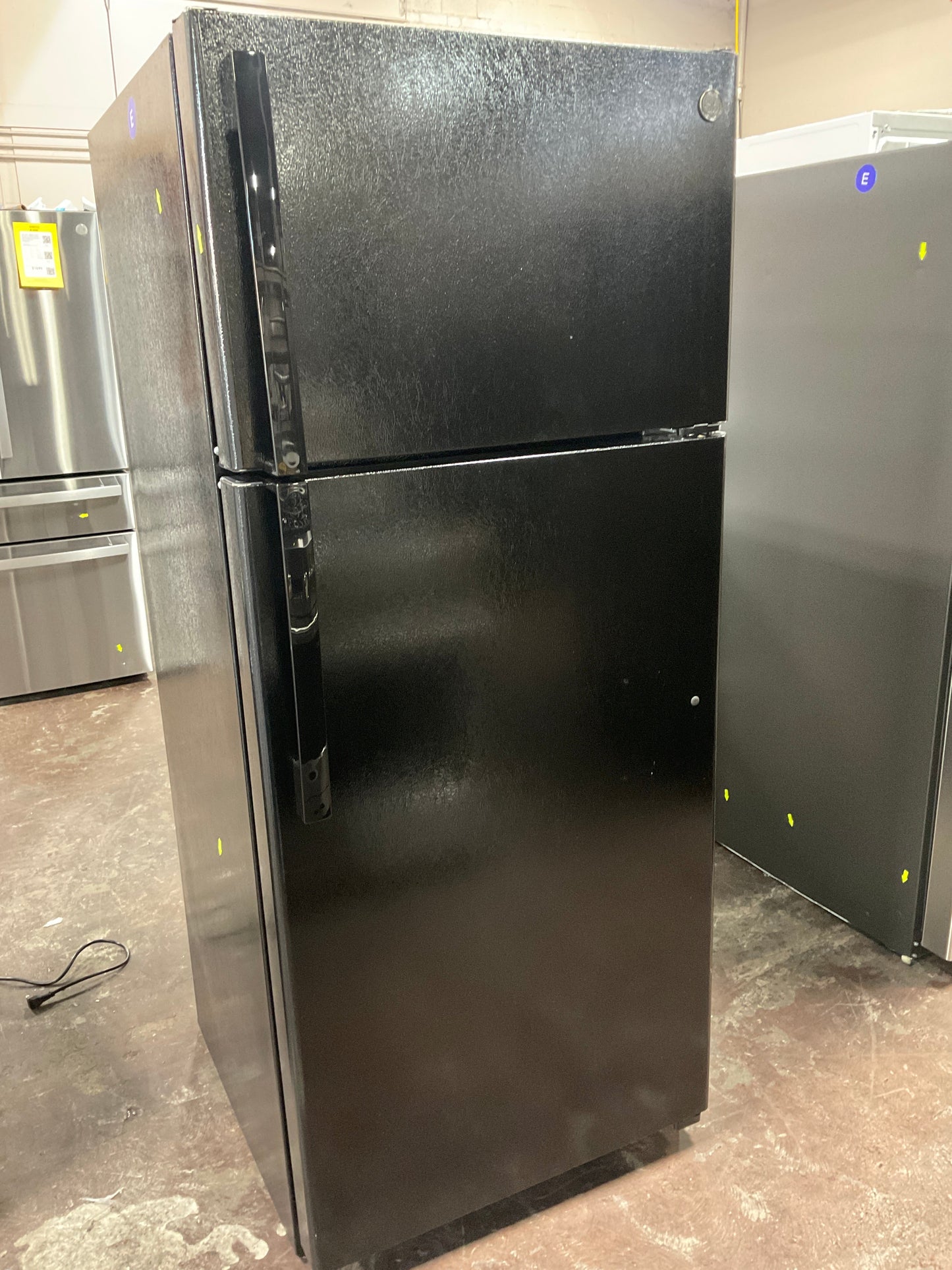 GE GE® ENERGY STAR® 17.5 Cu. Ft. Top-Freezer Refrigerator