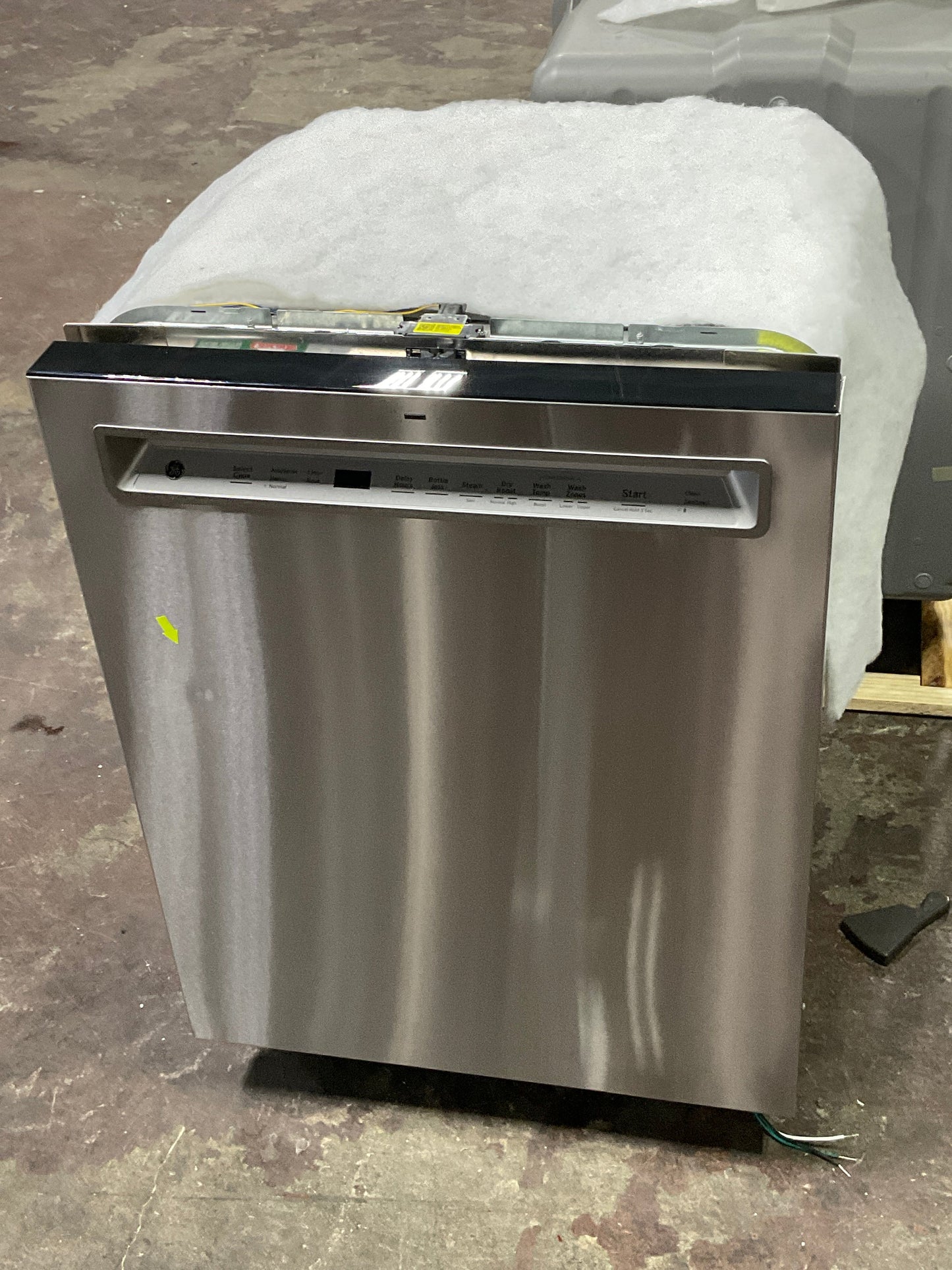 GE GE® ENERGY STAR® Fingerprint Resistant Front Control with Stainless Steel Interior Dishwasher with Sanitize Cycle