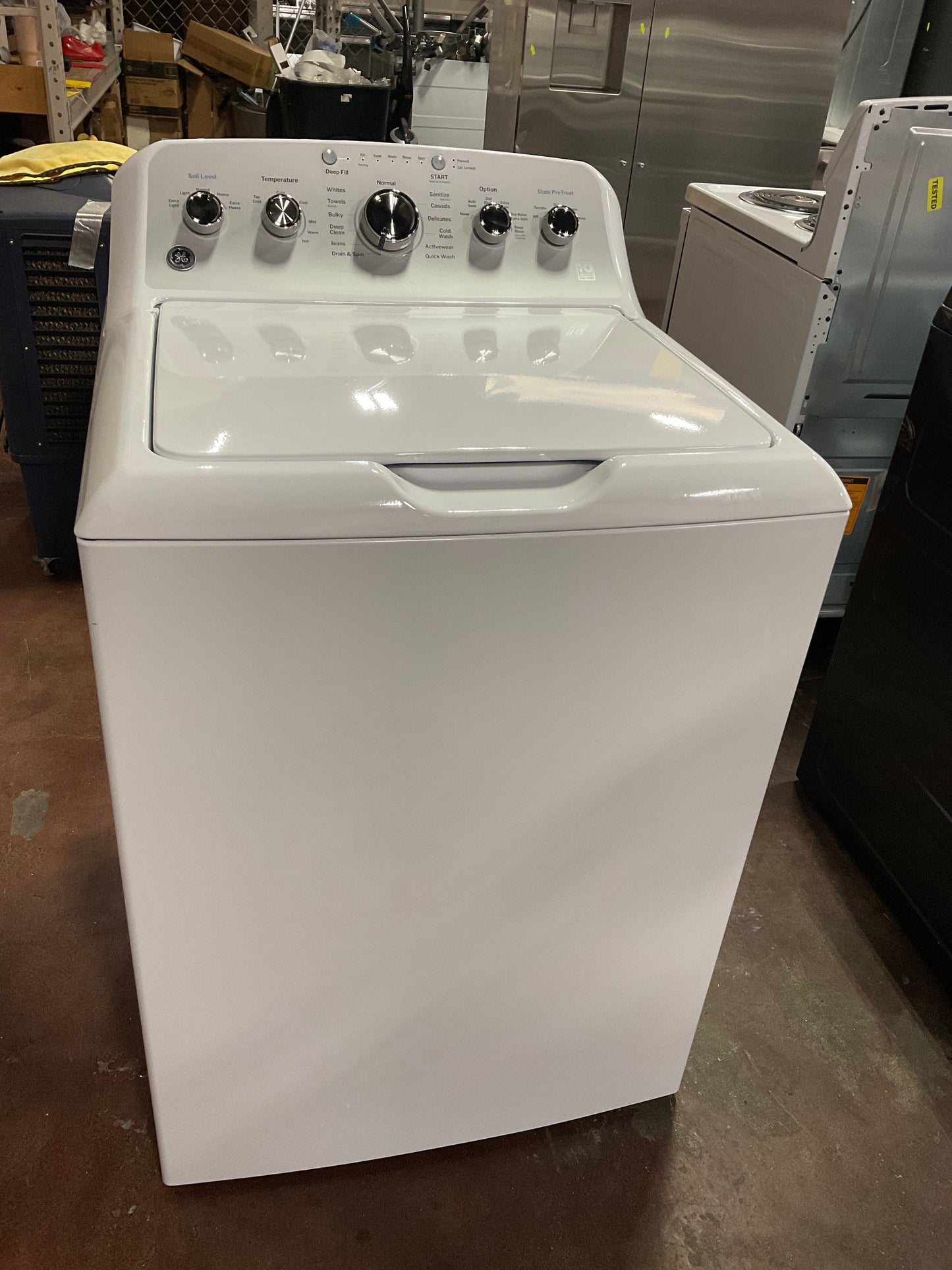GE GE® ENERGY STAR® 4.6 cu. ft. Capacity Washer with Stainless Steel Basket and Stain PreTreat