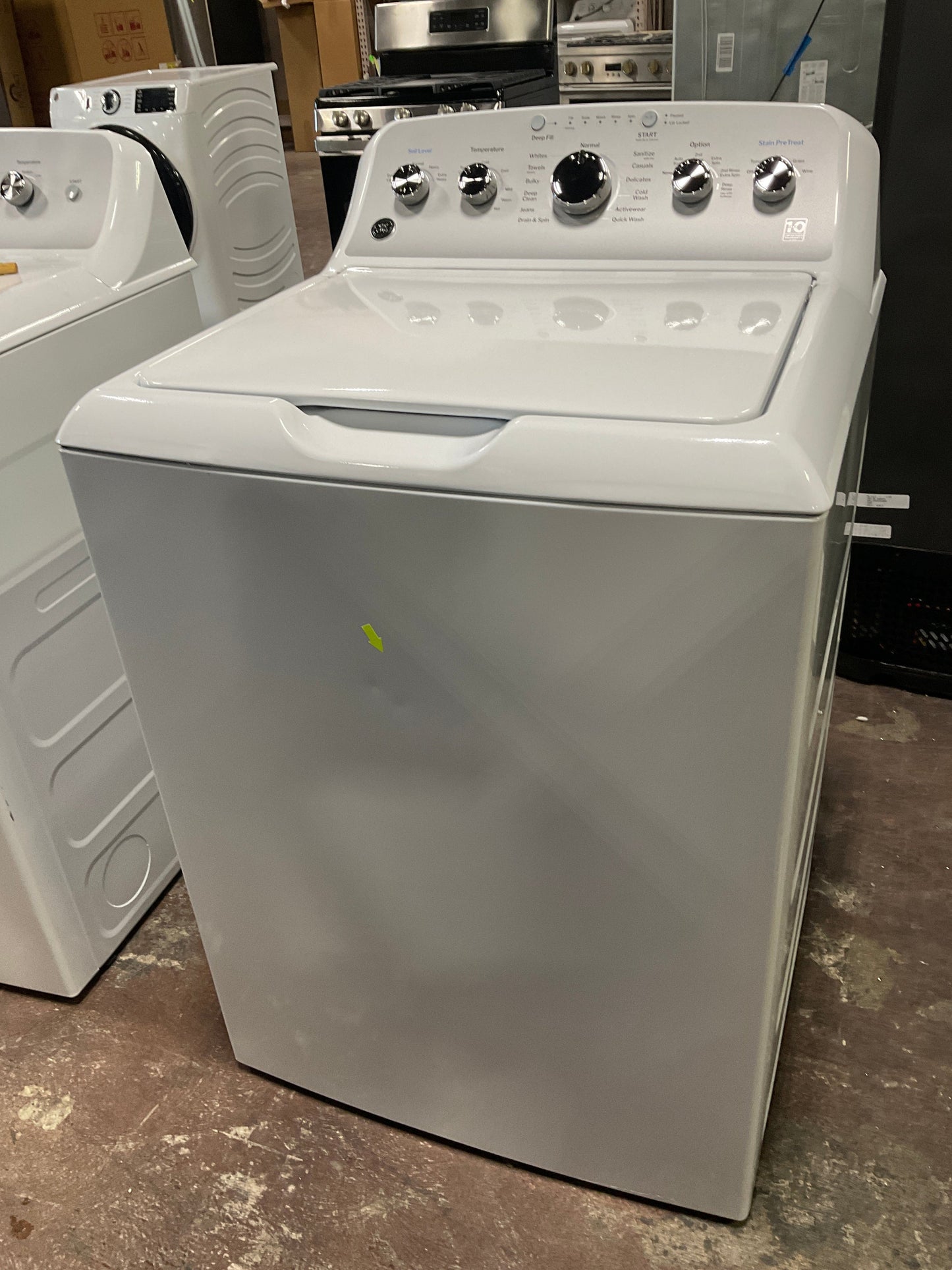 GE GE® ENERGY STAR® 4.6 cu. ft. Capacity Washer with Stainless Steel Basket and Stain PreTreat