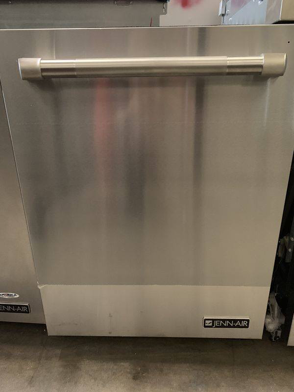 Jenn-air Trifecta Dishwasher in stainless steel