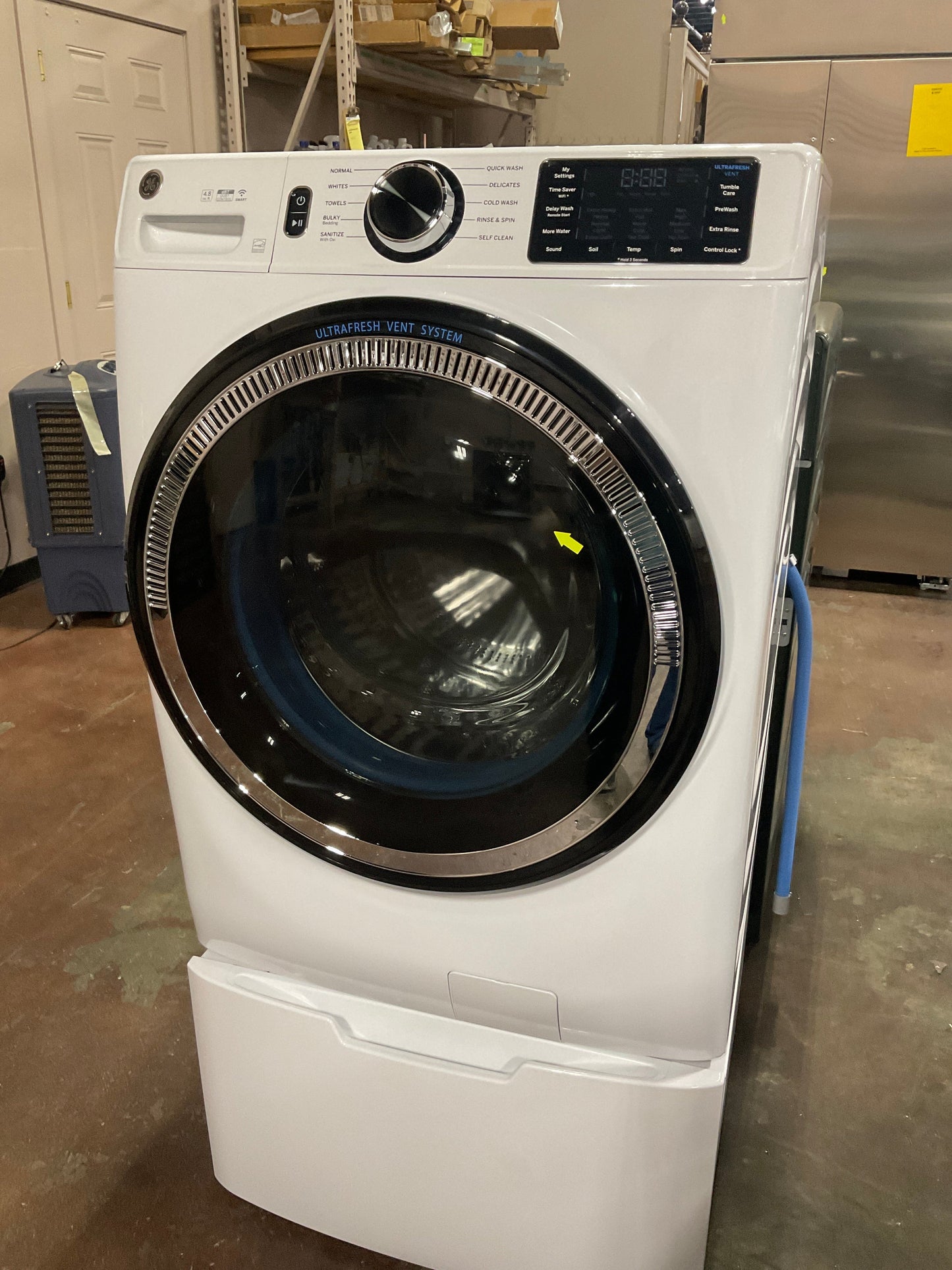 GE GE® ENERGY STAR 4.8 cu. ft. Capacity Smart Front Load ® Washer with UltraFresh Vent System with OdorBlock™ and Sanitize w/Oxi
