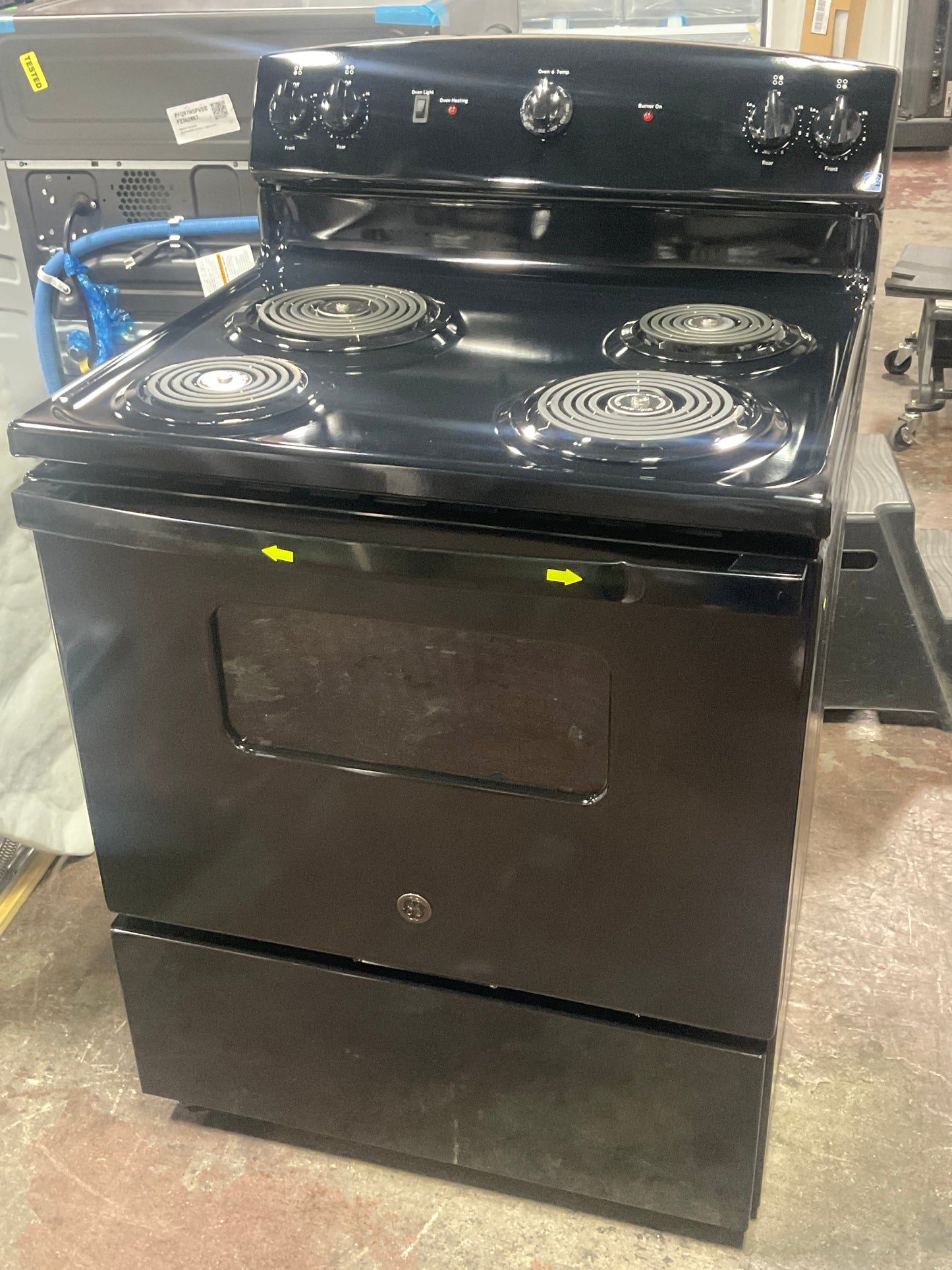 GE® ENERGY STAR® 30" Free-Standing Electric Range