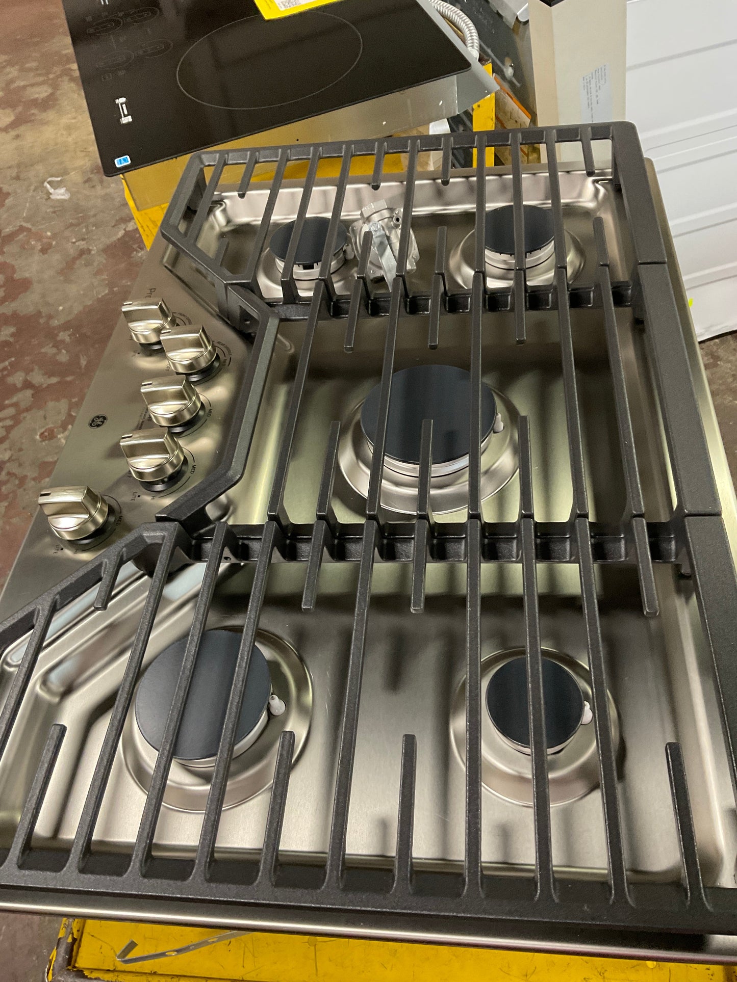 GE Profile™ 30" Built-In Gas Cooktop with 5 Burners