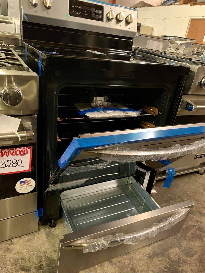 Frigidaire Gallery Electric Stove in stainless steel