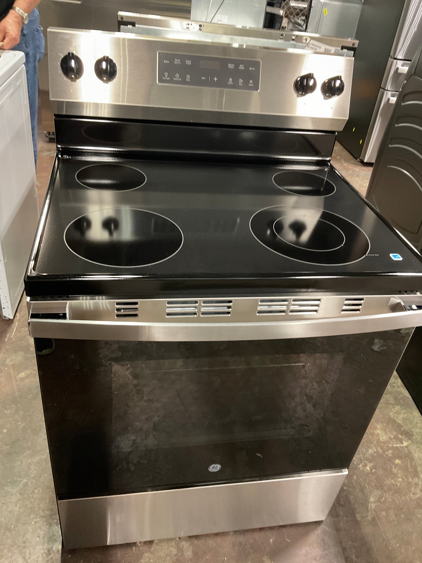 GE GE® ENERGY STAR® 30" Free-Standing Electric Range