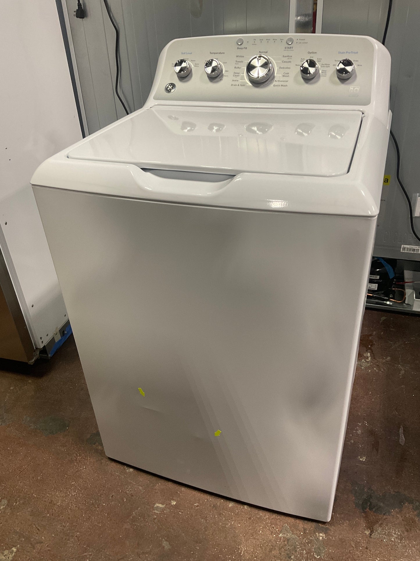 GE GE® ENERGY STAR® 4.6 cu. ft. Capacity Washer with Stainless Steel Basket and Stain PreTreat