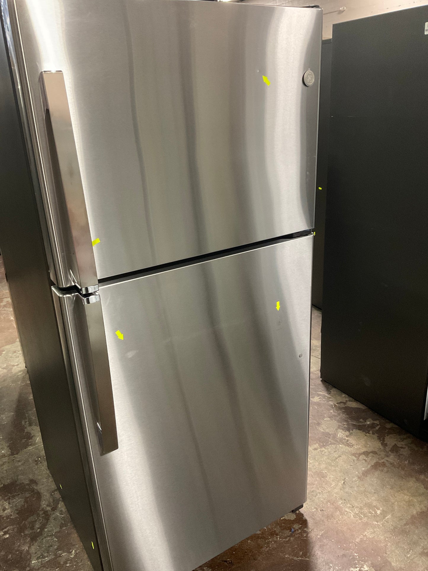 GE GE® ENERGY STAR® 19.2 Cu. Ft. Top-Freezer Refrigerator