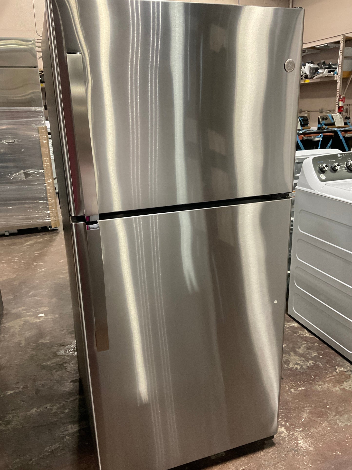 GE GE® ENERGY STAR® 19.2 Cu. Ft. Top-Freezer Refrigerator