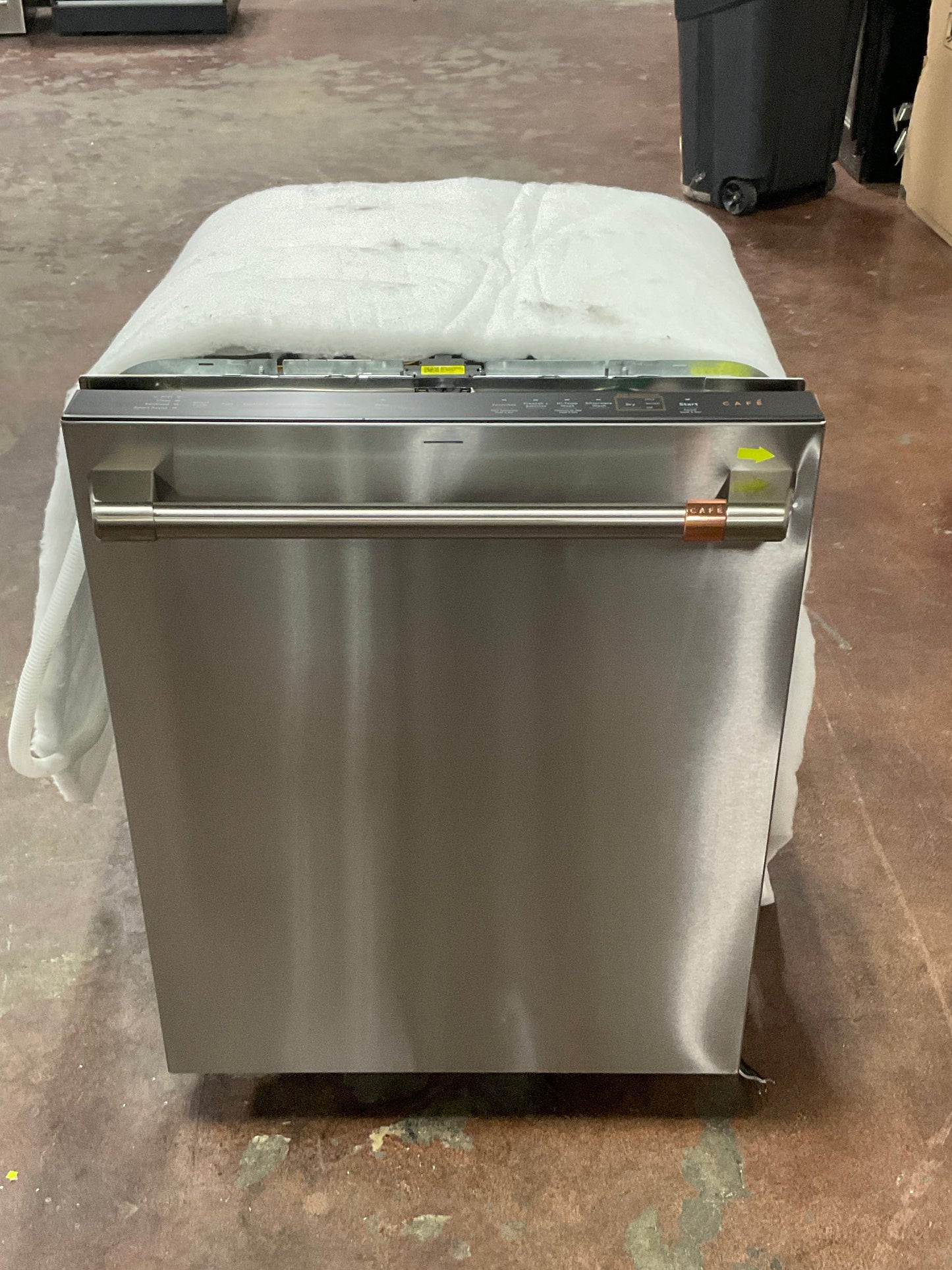 CAFÉ™ CustomFit ENERGY STAR Stainless Interior Smart Dishwasher with Ultra Wash Top Rack and Dual Convection Ultra Dry, 44 dBA