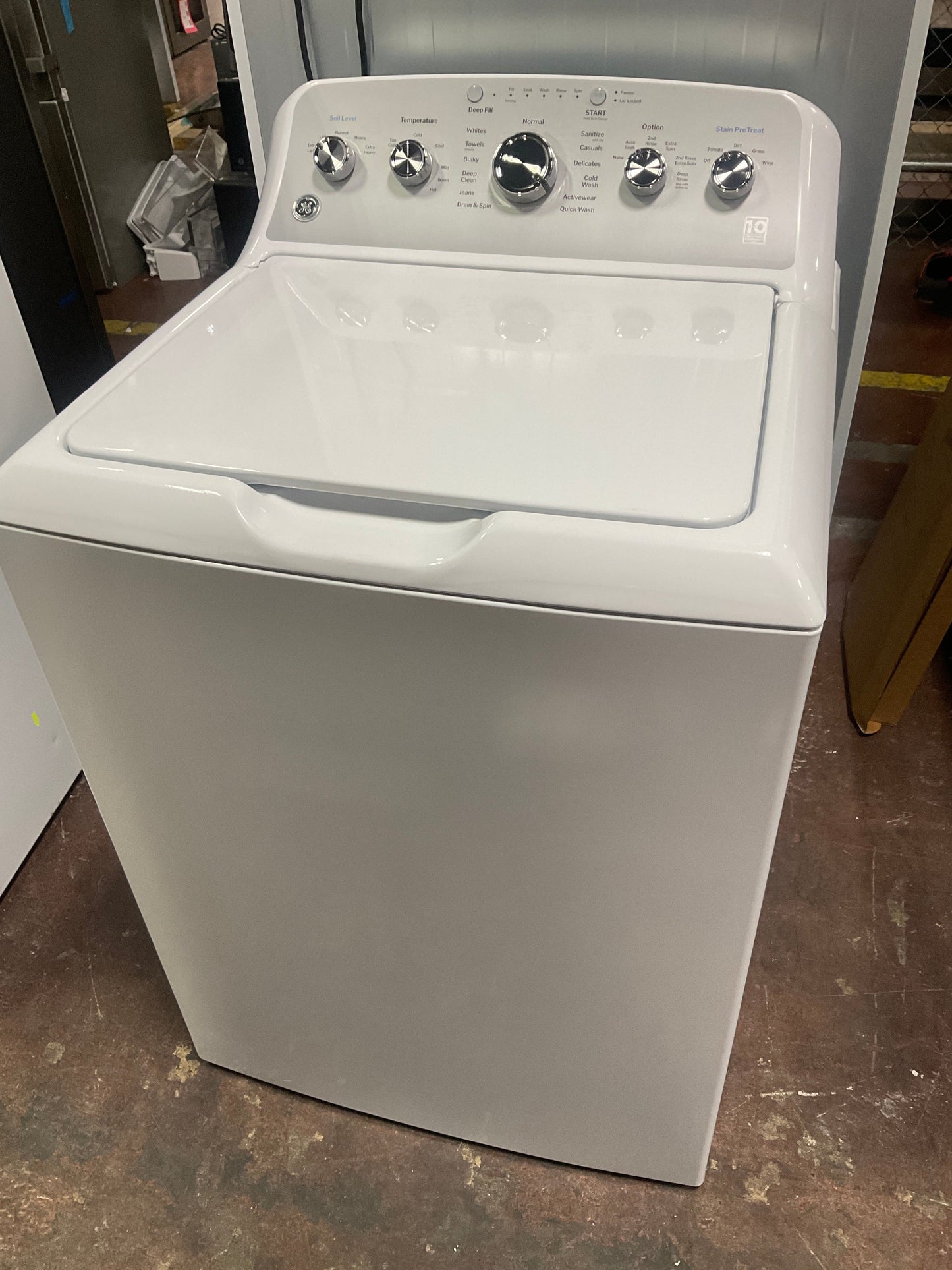 GE GE® ENERGY STAR® 4.6 cu. ft. Capacity Washer with Stainless Steel Basket and Stain PreTreat