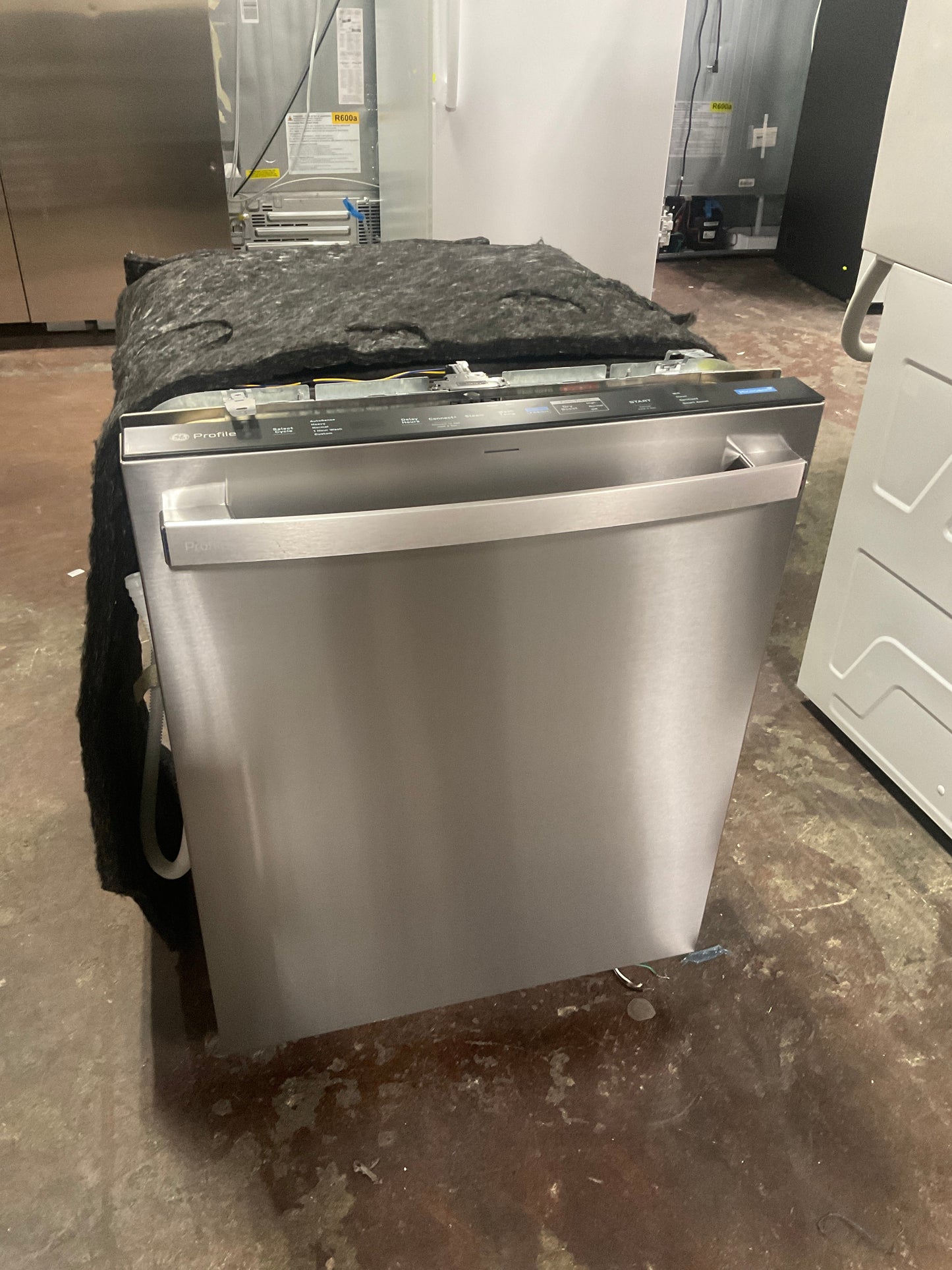 GE Profile™ ENERGY STAR Smart UltraFresh System Dishwasher with Microban™ Antimicrobial Technology with Deep Clean Washing 3rd Rack, 39 dBA