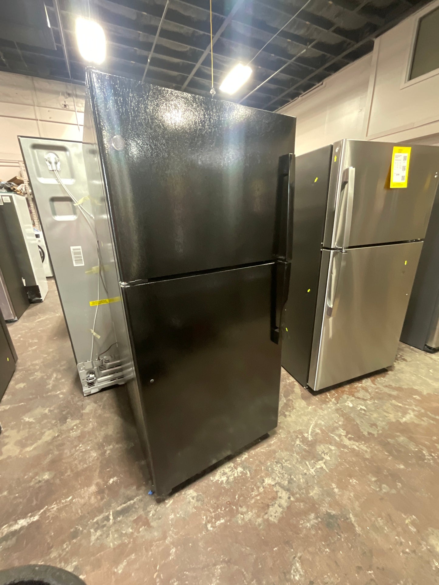 GE GE® ENERGY STAR® 19.2 Cu. Ft. Top-Freezer Refrigerator