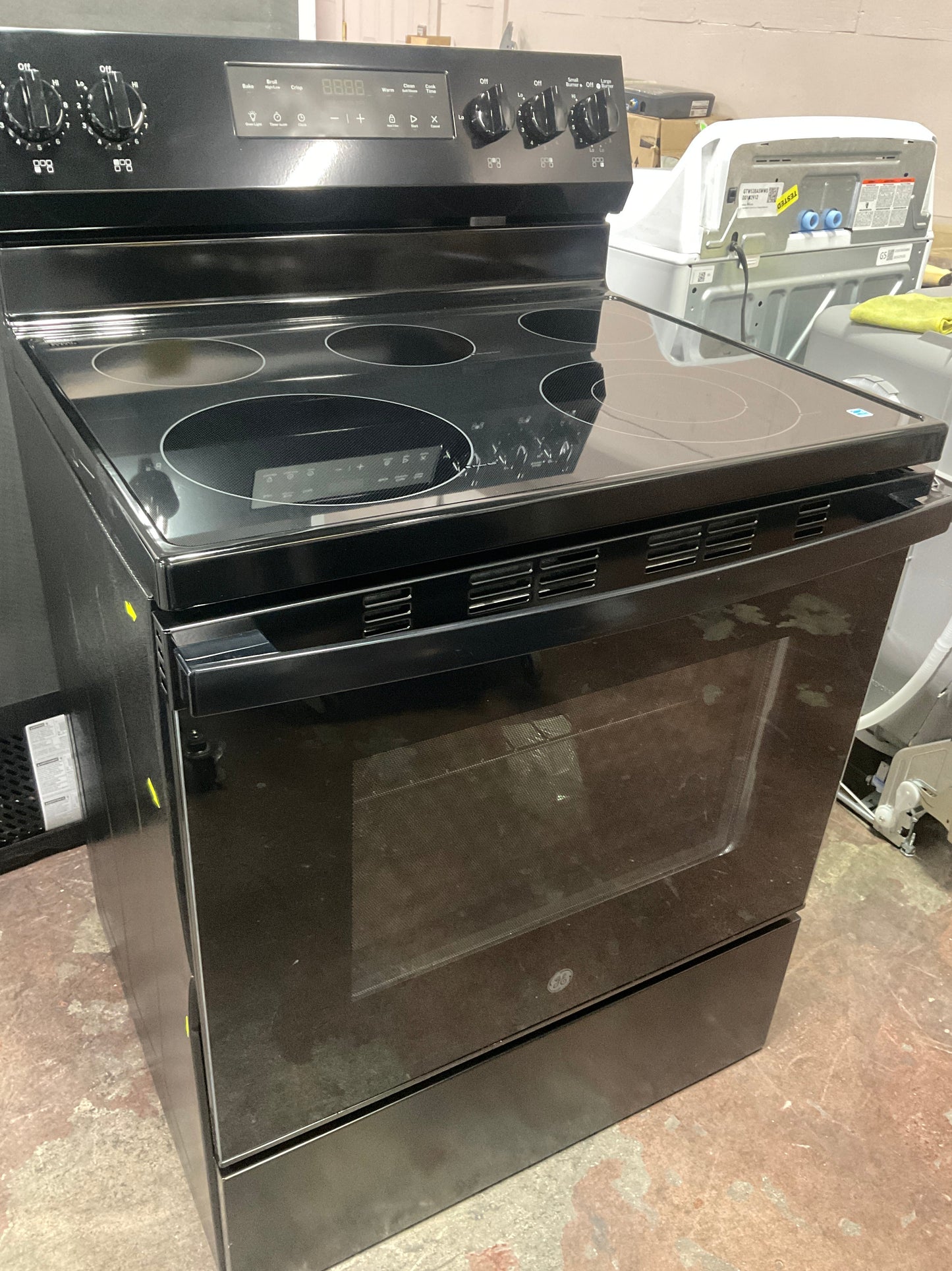 GE® ENERGY STAR® 30" Free-Standing Electric Range with Crisp Mode
