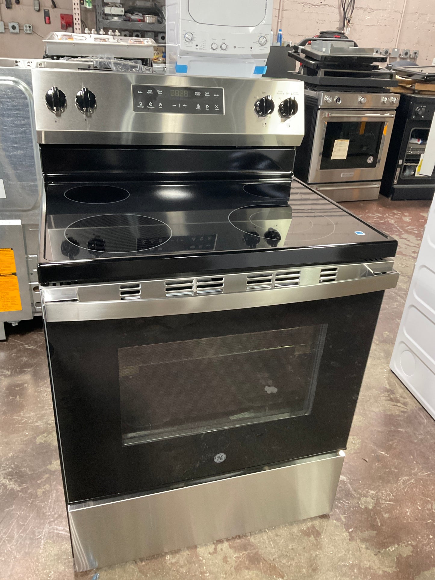 GE GE® ENERGY STAR® 30" Free-Standing Electric Range