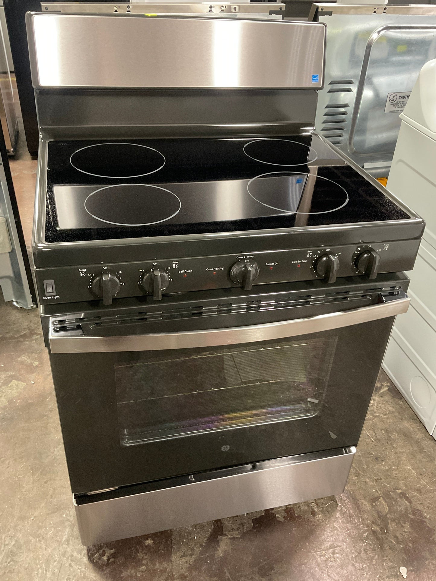 GE® ENERGY STAR® 30” Free-Standing Electric Radiant Smooth Cooktop Range