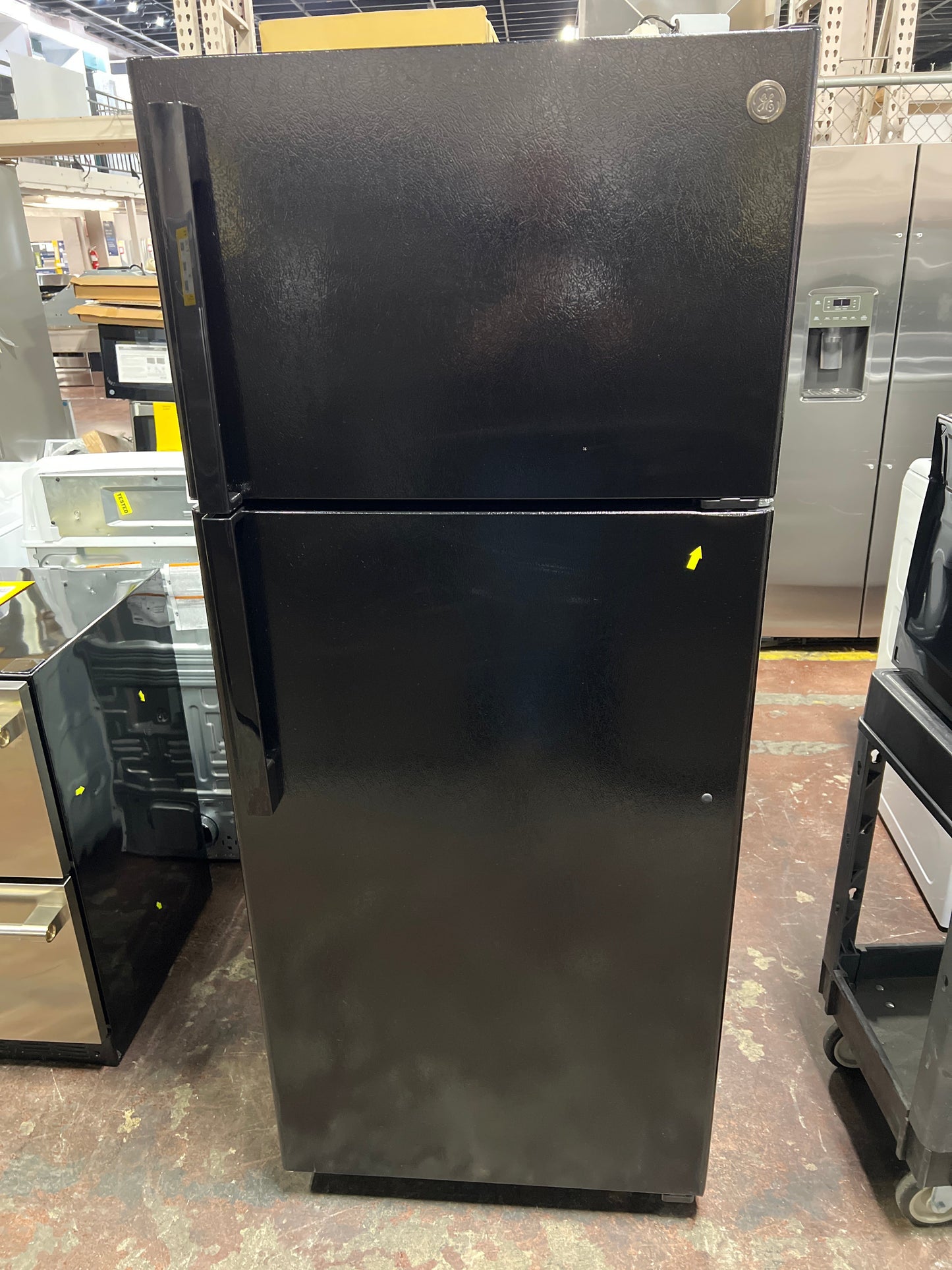 GE GE® ENERGY STAR® 17.5 Cu. Ft. Top-Freezer Refrigerator