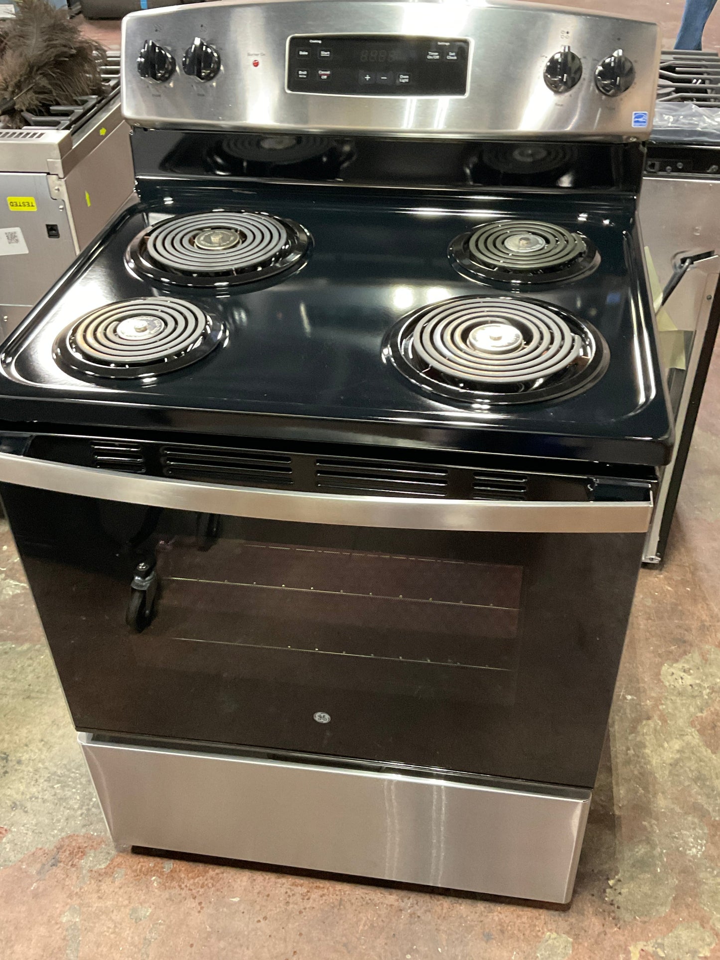 GE GE® ENERGY STAR® 30" Free-Standing Electric Range