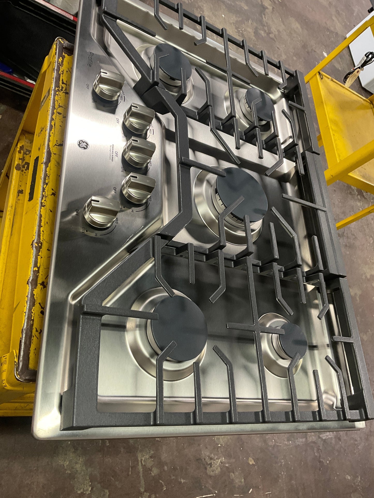 GE Profile™ 30" Built-In Gas Cooktop with 5 Burners