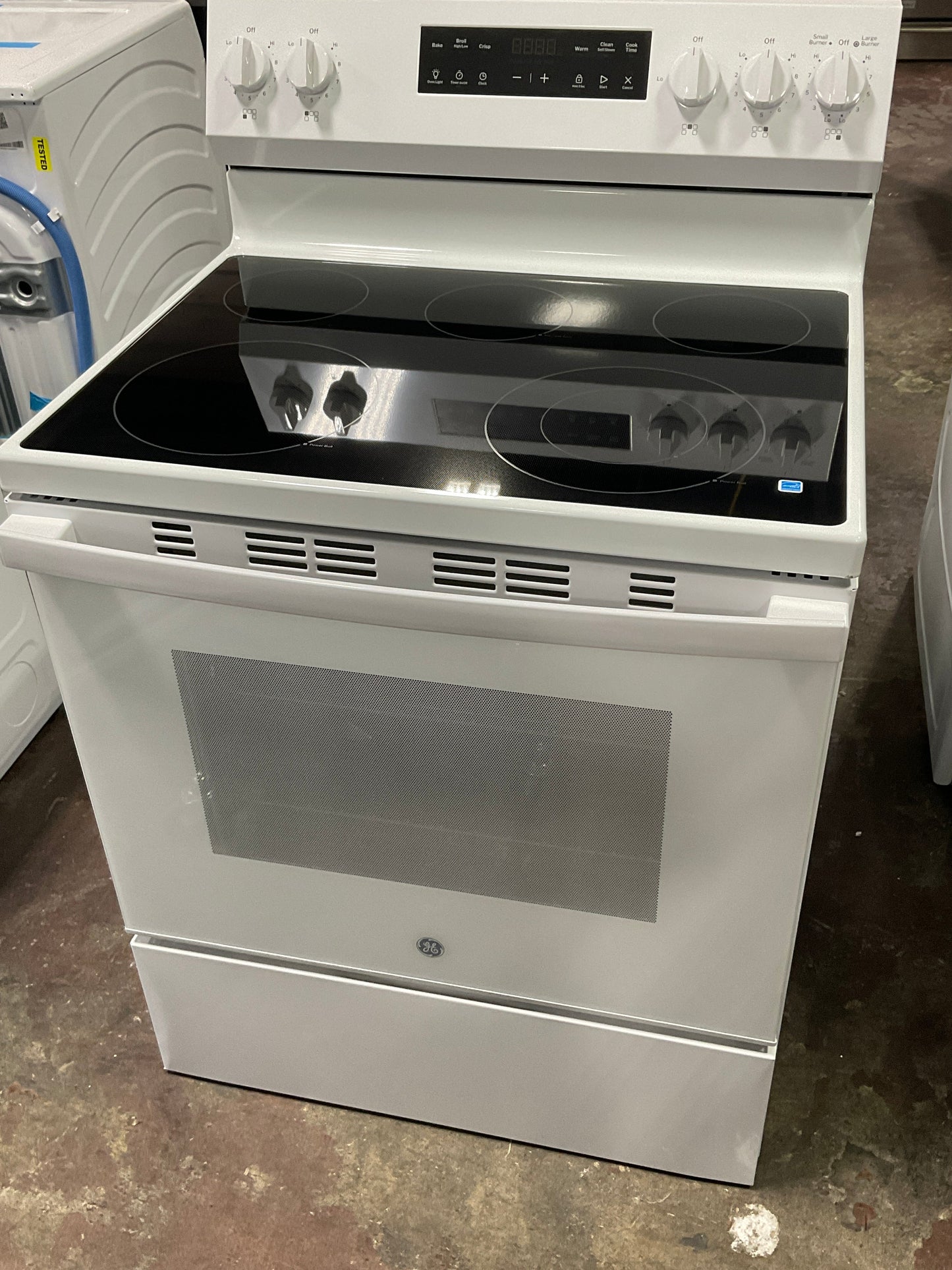 GE® ENERGY STAR® 30" Free-Standing Electric Range with Crisp Mode