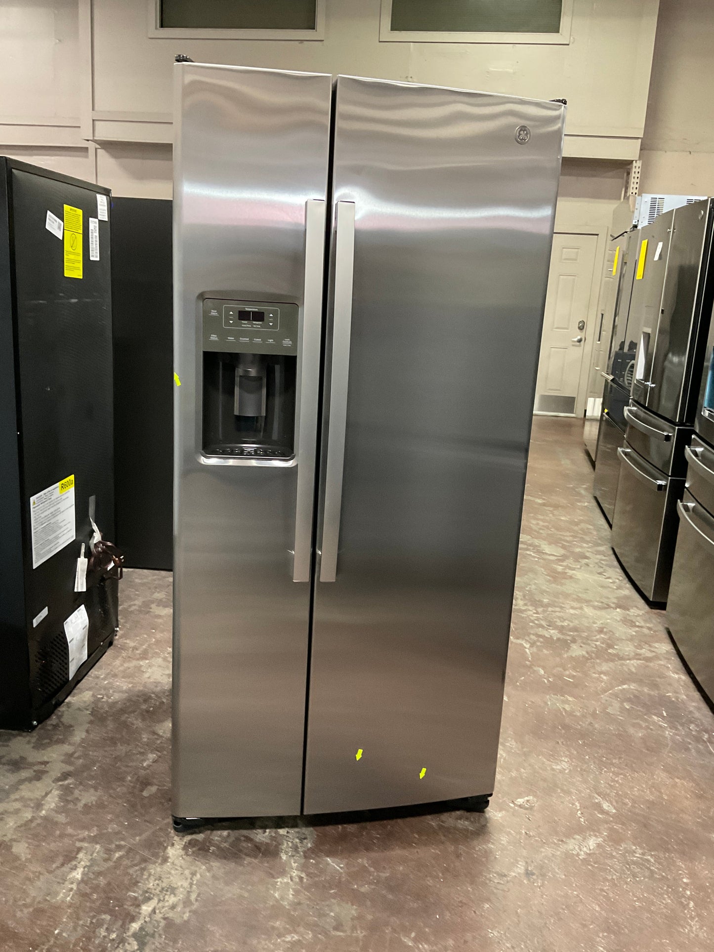 GE 23.0 Cu. Ft. Side-By-Side Refrigerator