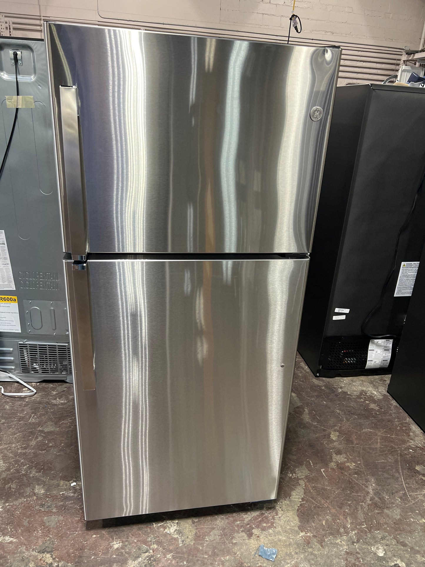 GE GE® ENERGY STAR® 19.2 Cu. Ft. Top-Freezer Refrigerator