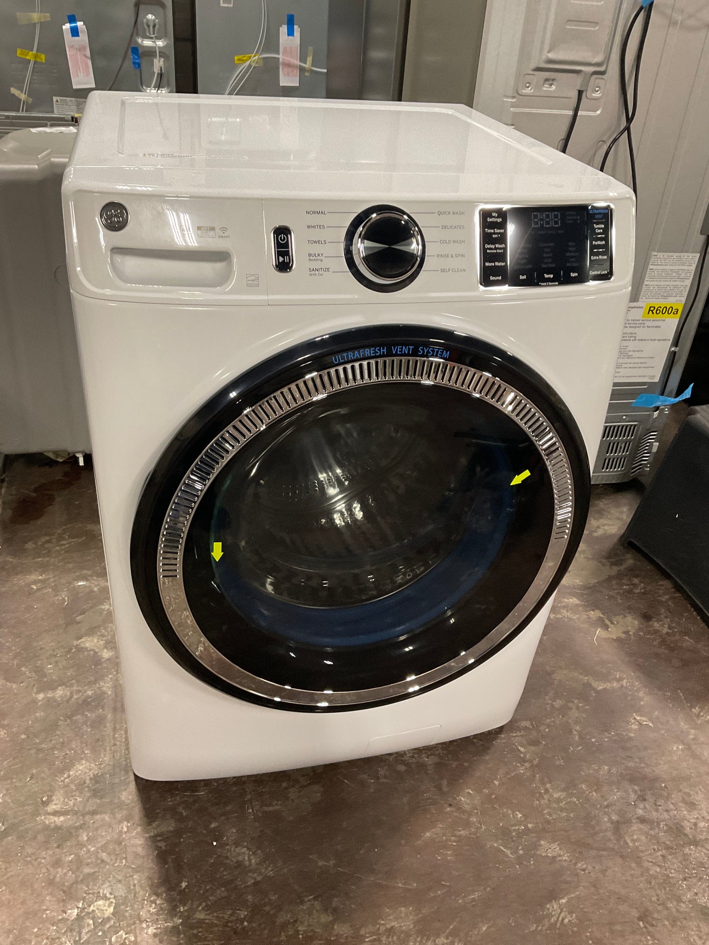 GE GE® ENERGY STAR 4.8 cu. ft. Capacity Smart Front Load ® Washer with UltraFresh Vent System with OdorBlock™ and Sanitize w/Oxi