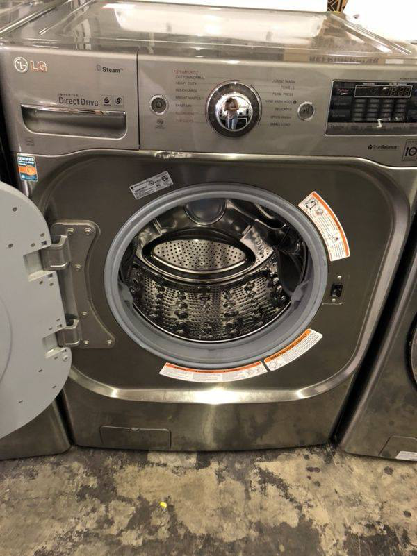 LG LARGE CAPACITY WASHER AND DRYER SET in Graphite Steel