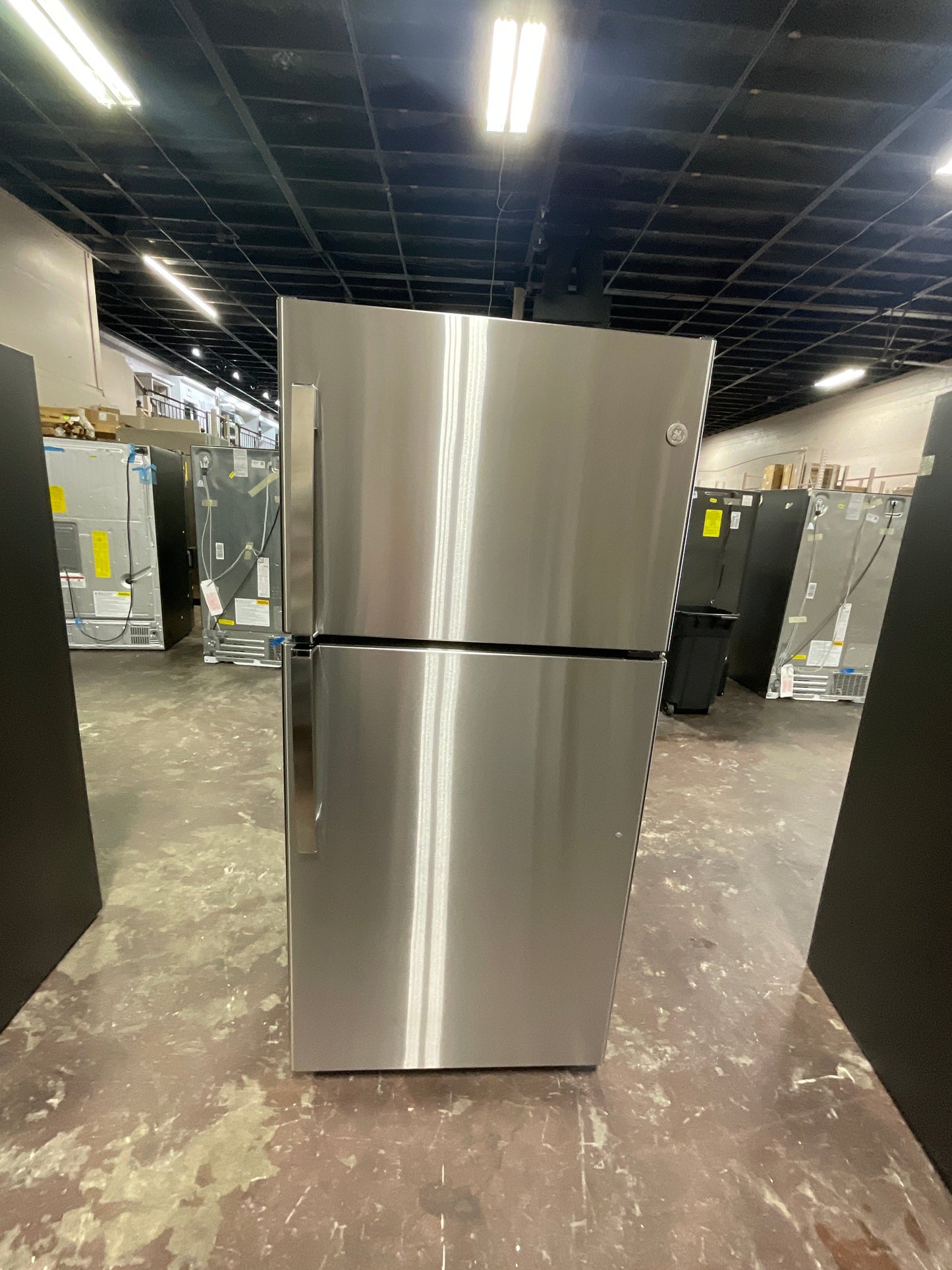 GE GE® ENERGY STAR® 19.2 Cu. Ft. Top-Freezer Refrigerator