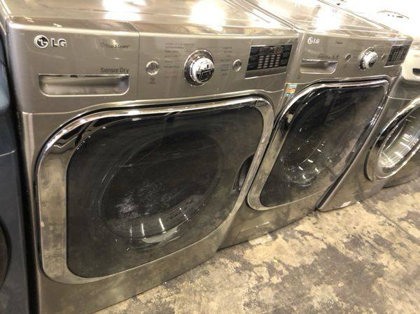 LG LARGE CAPACITY WASHER AND DRYER SET in Graphite Steel