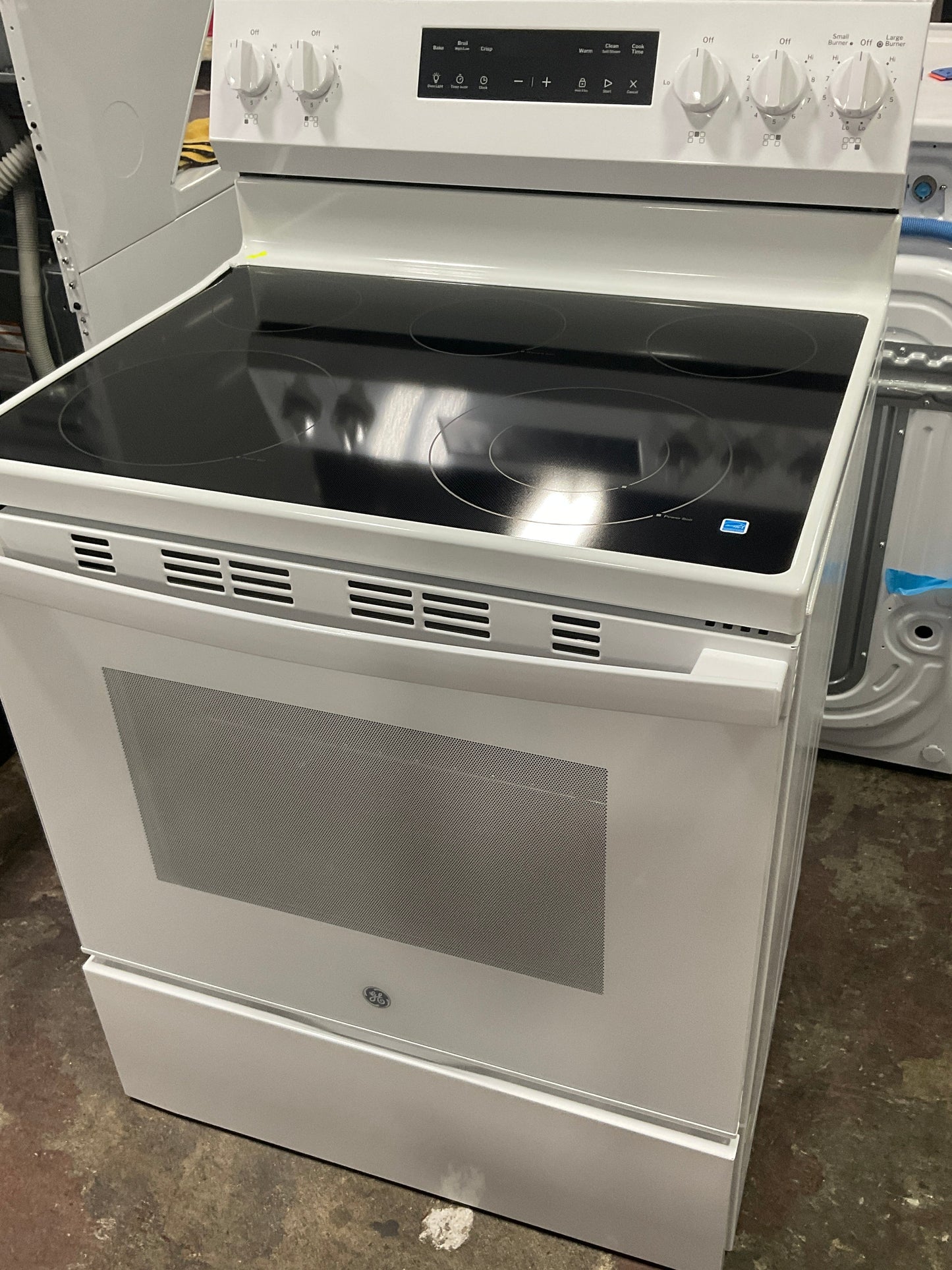 GE® ENERGY STAR® 30" Free-Standing Electric Range with Crisp Mode