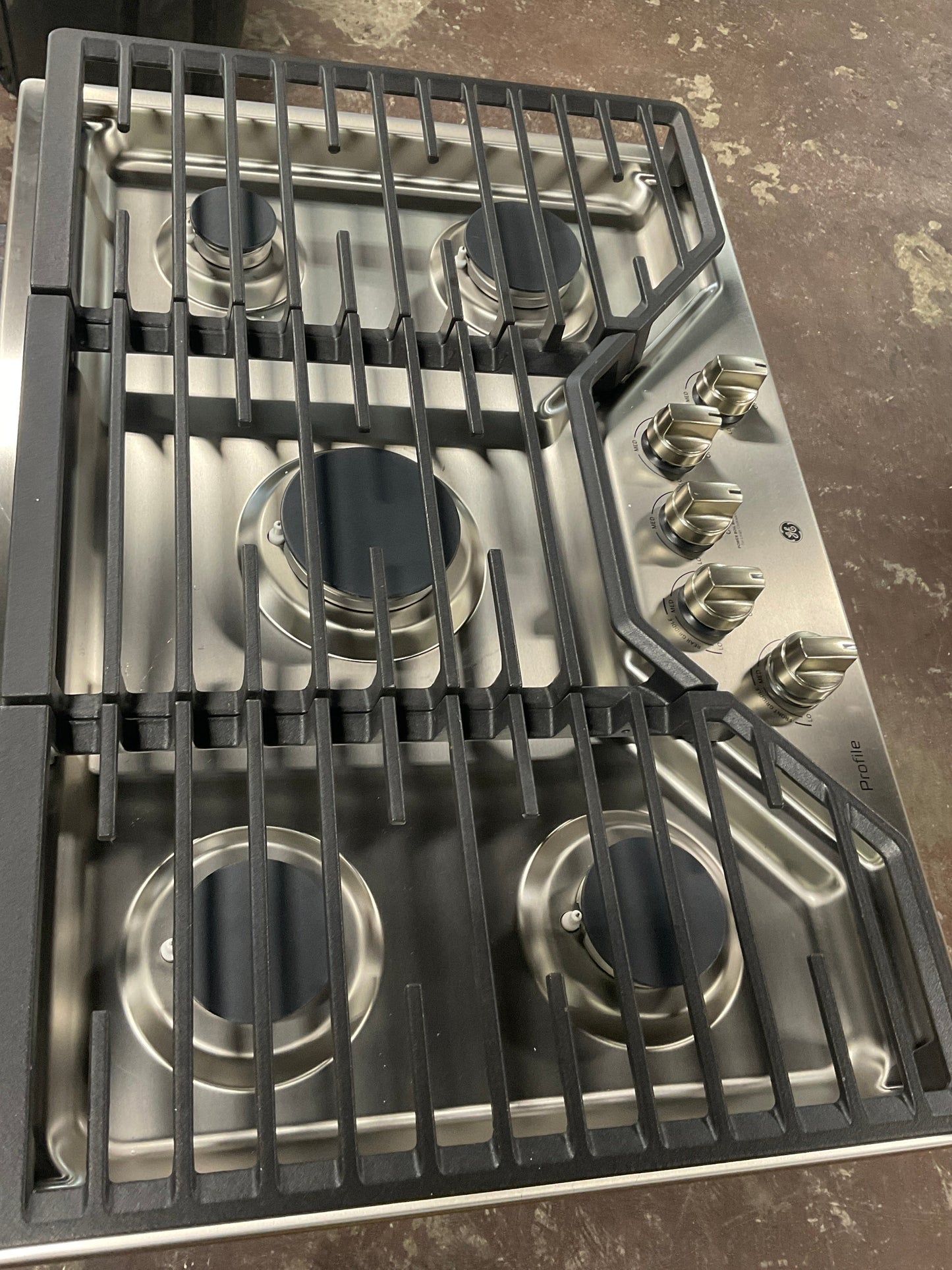 GE Profile™ 30" Built-In Gas Cooktop with 5 Burners