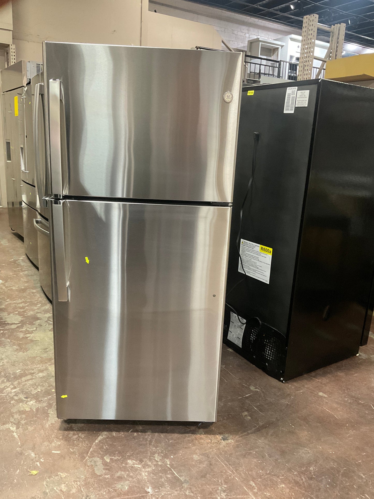GE GE® ENERGY STAR® 19.2 Cu. Ft. Top-Freezer Refrigerator